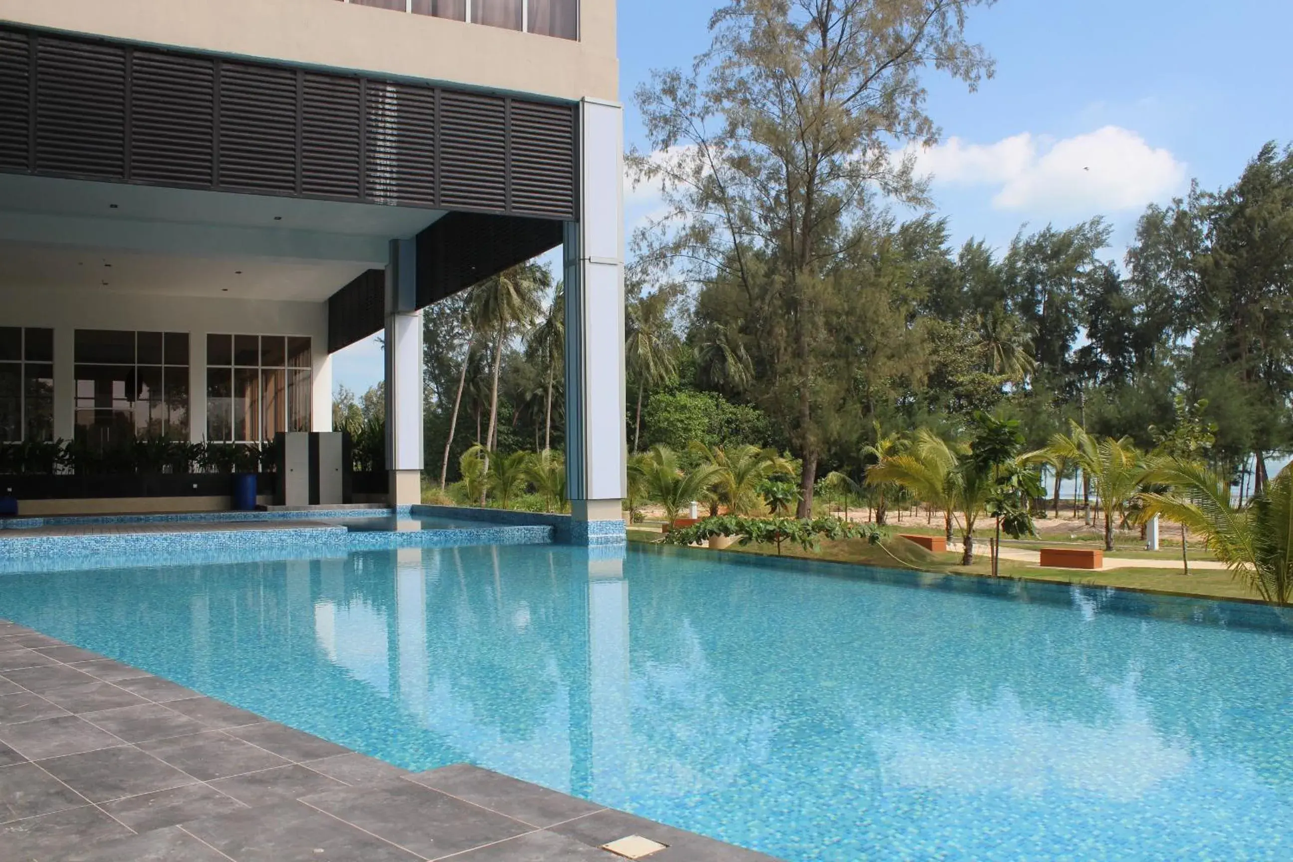 Swimming pool in AMERALD RESORT HOTEL DESARU Swimming pool in AMERALD RESORT HOTEL DESARU