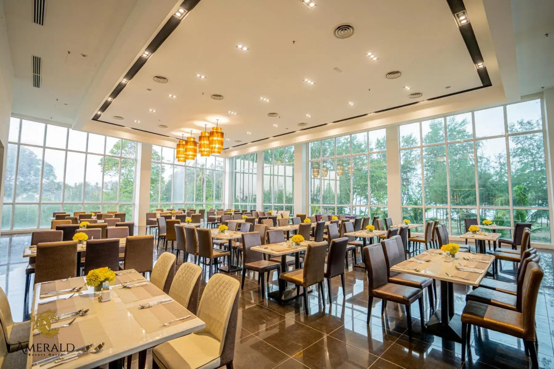 Restaurant/places to eat in AMERALD RESORT HOTEL DESARU Restaurant/places to eat in AMERALD RESORT HOTEL DESARU