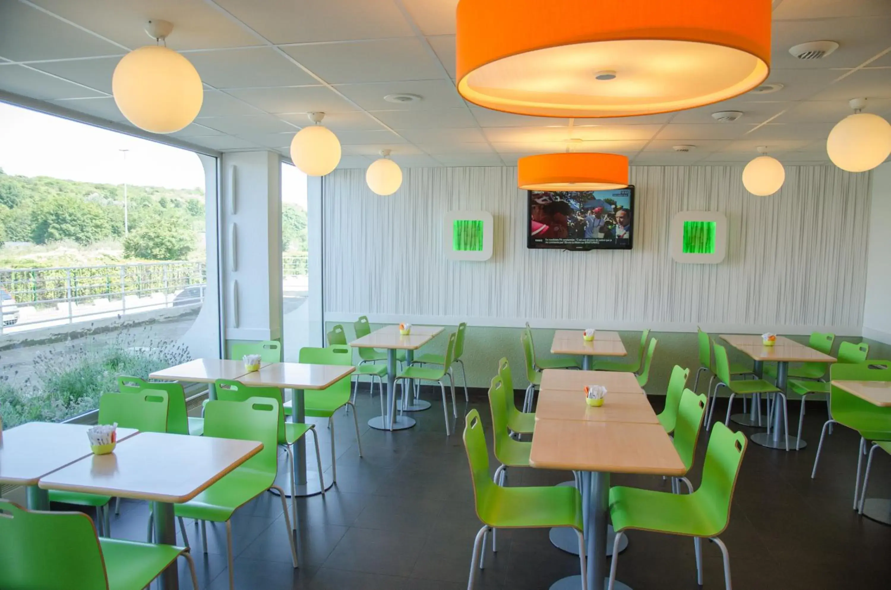 Restaurant/places to eat in ibis budget Aeroport le Bourget Garonor Restaurant/places to eat in ibis budget Aeroport le Bourget Garonor