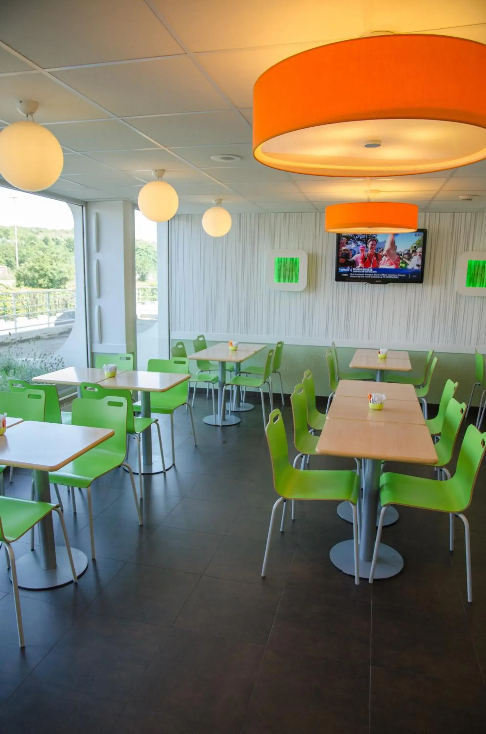 Restaurant/places to eat in ibis budget Aeroport le Bourget Garonor Restaurant/places to eat in ibis budget Aeroport le Bourget Garonor