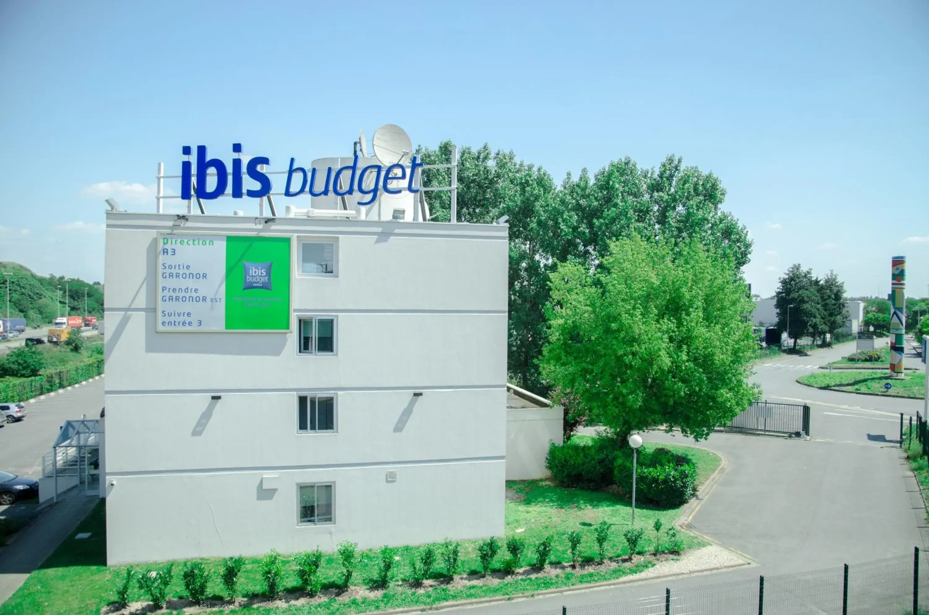 Facade/entrance in ibis budget Aeroport le Bourget Garonor Facade/entrance in ibis budget Aeroport le Bourget Garonor