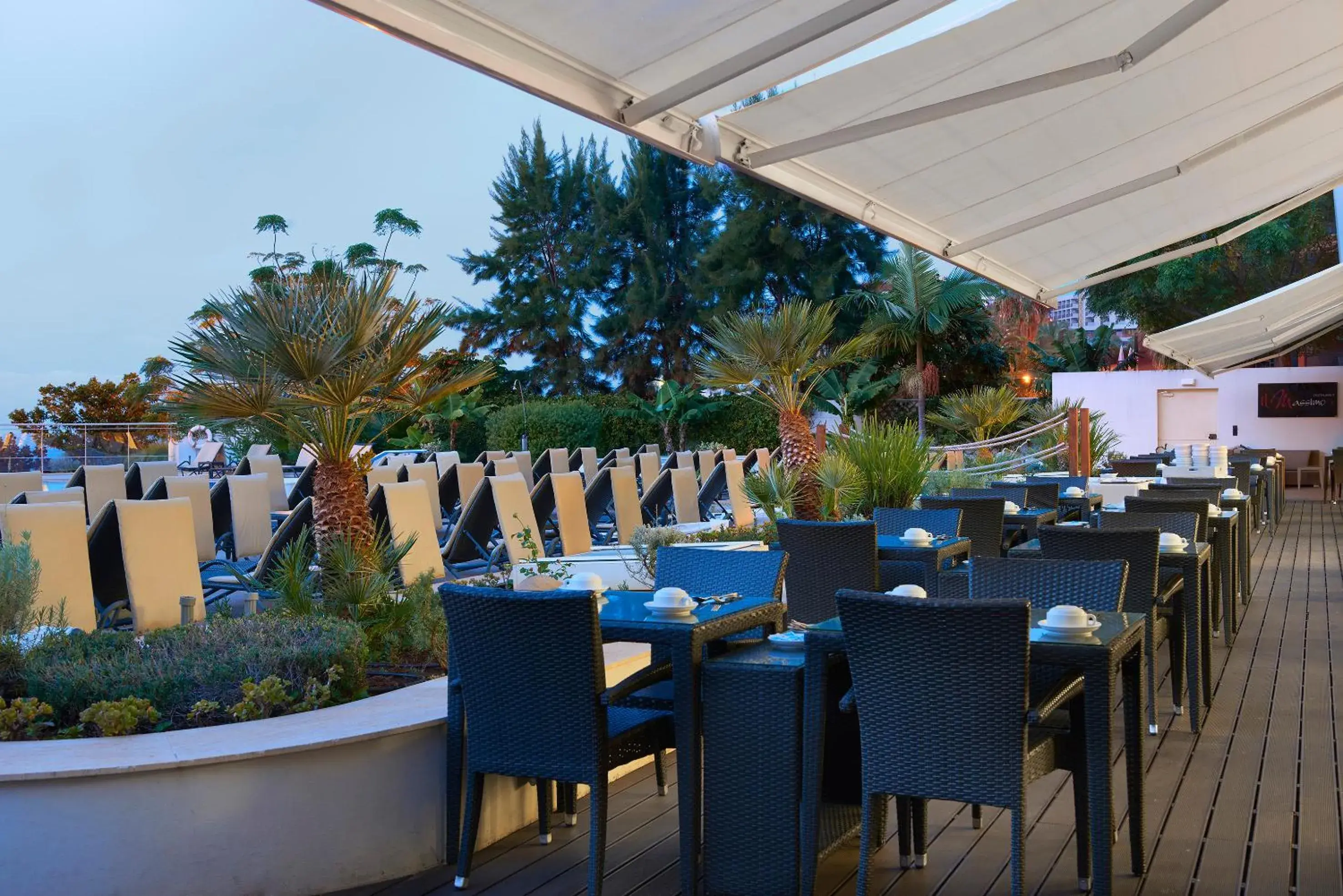 Restaurant/places to eat in Melia Madeira Mare Restaurant/places to eat in Melia Madeira Mare