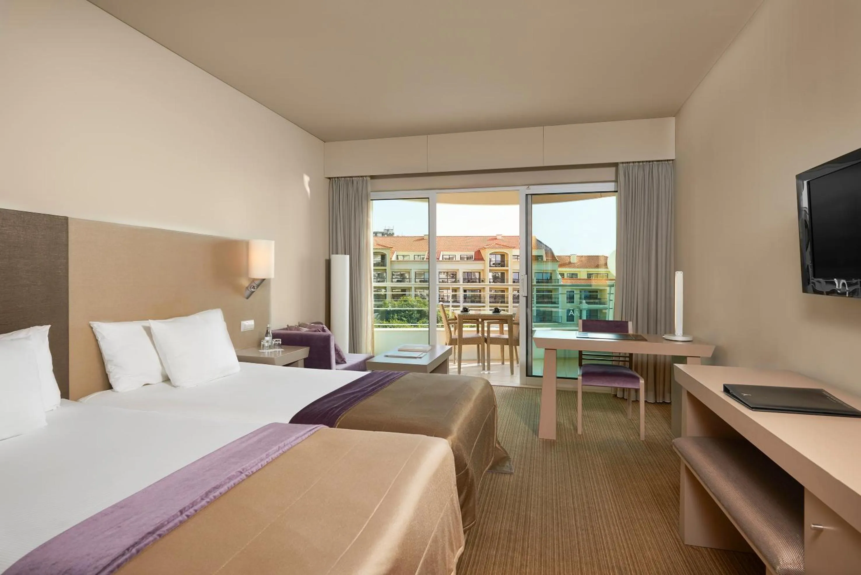 Bed in Melia Madeira Mare