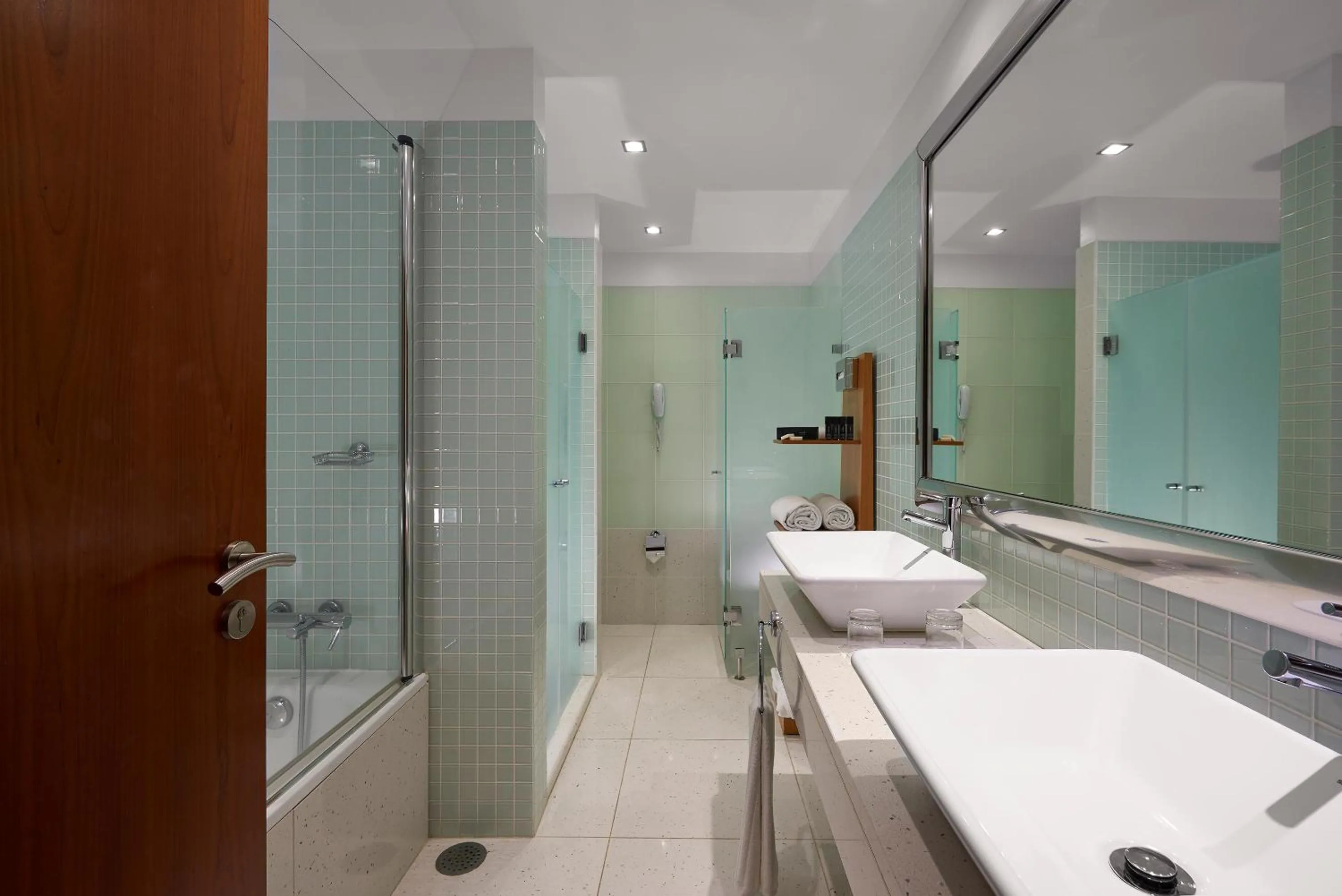 Shower in Melia Madeira Mare