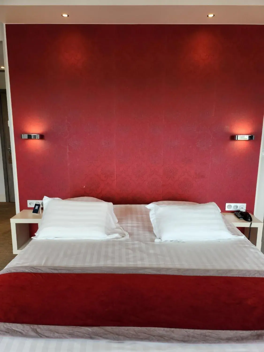 Bed in Kyriad Prestige Lyon Est - Saint Priest Eurexpo Hotel and SPA Bed in Kyriad Prestige Lyon Est - Saint Priest Eurexpo Hotel and SPA
