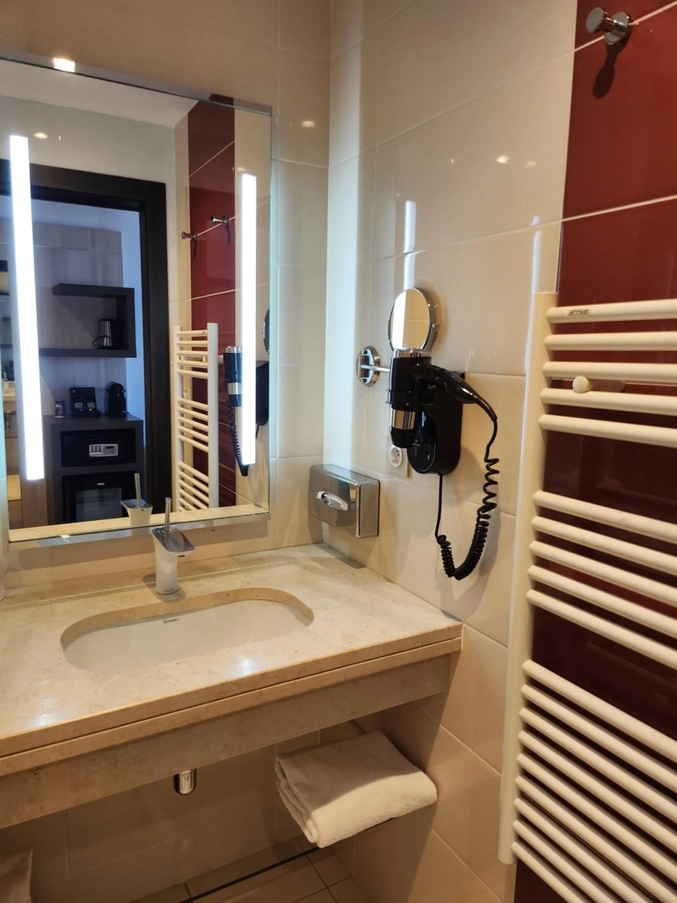 Bathroom in Kyriad Prestige Lyon Est - Saint Priest Eurexpo Hotel and SPA