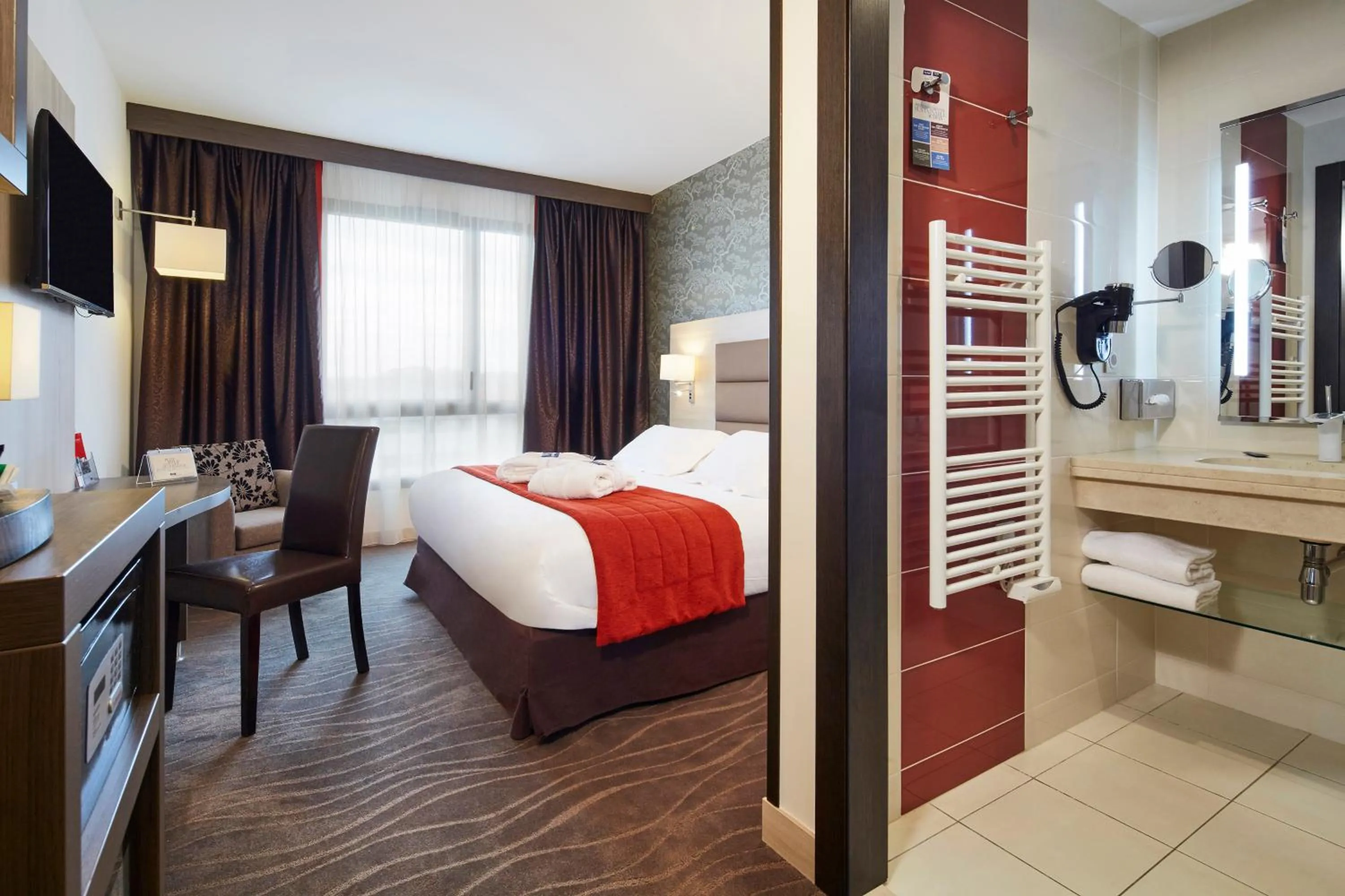 Bed in Kyriad Prestige Lyon Est - Saint Priest Eurexpo Hotel and SPA