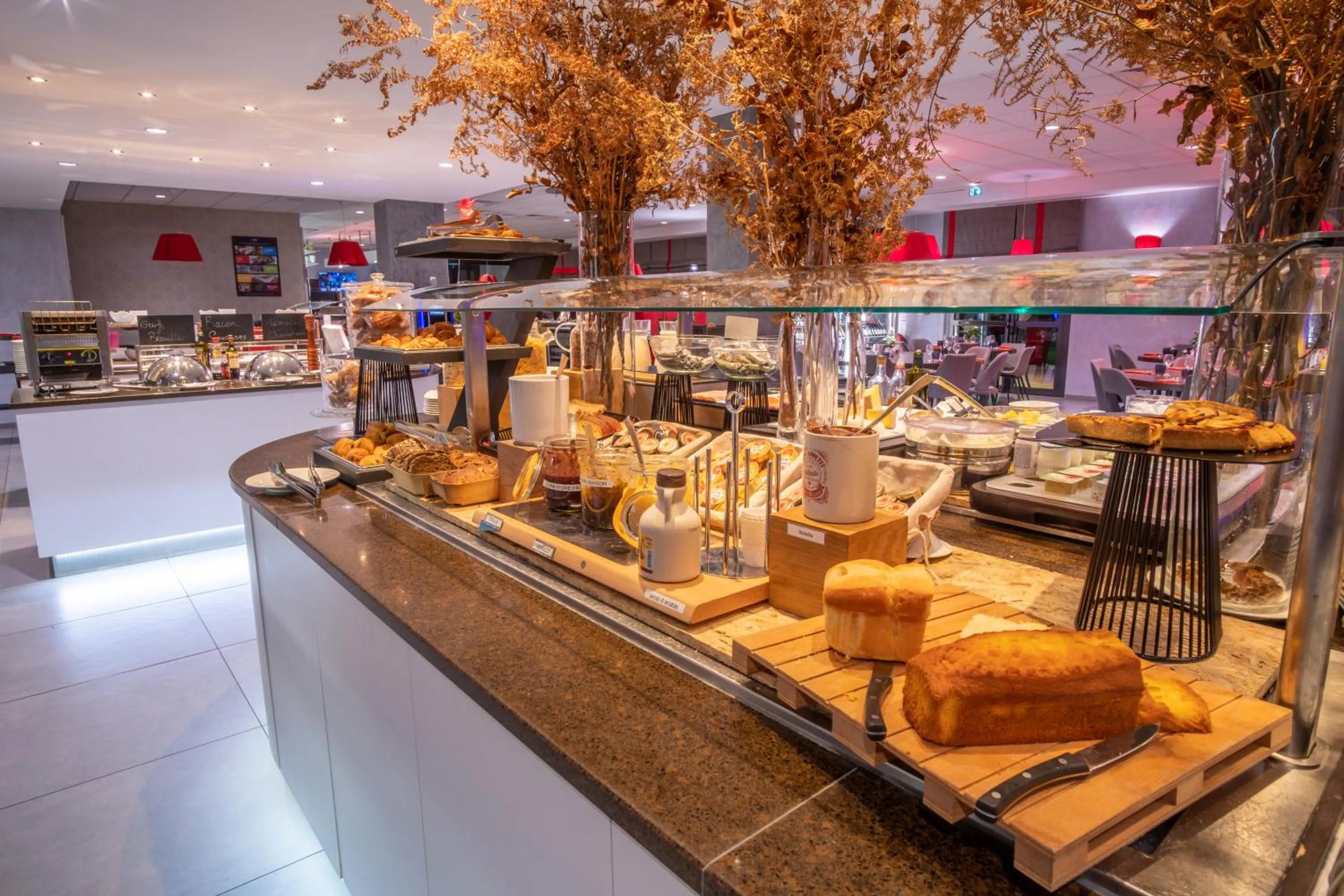 Food and drinks in Kyriad Prestige Lyon Est - Saint Priest Eurexpo Hotel and SPA