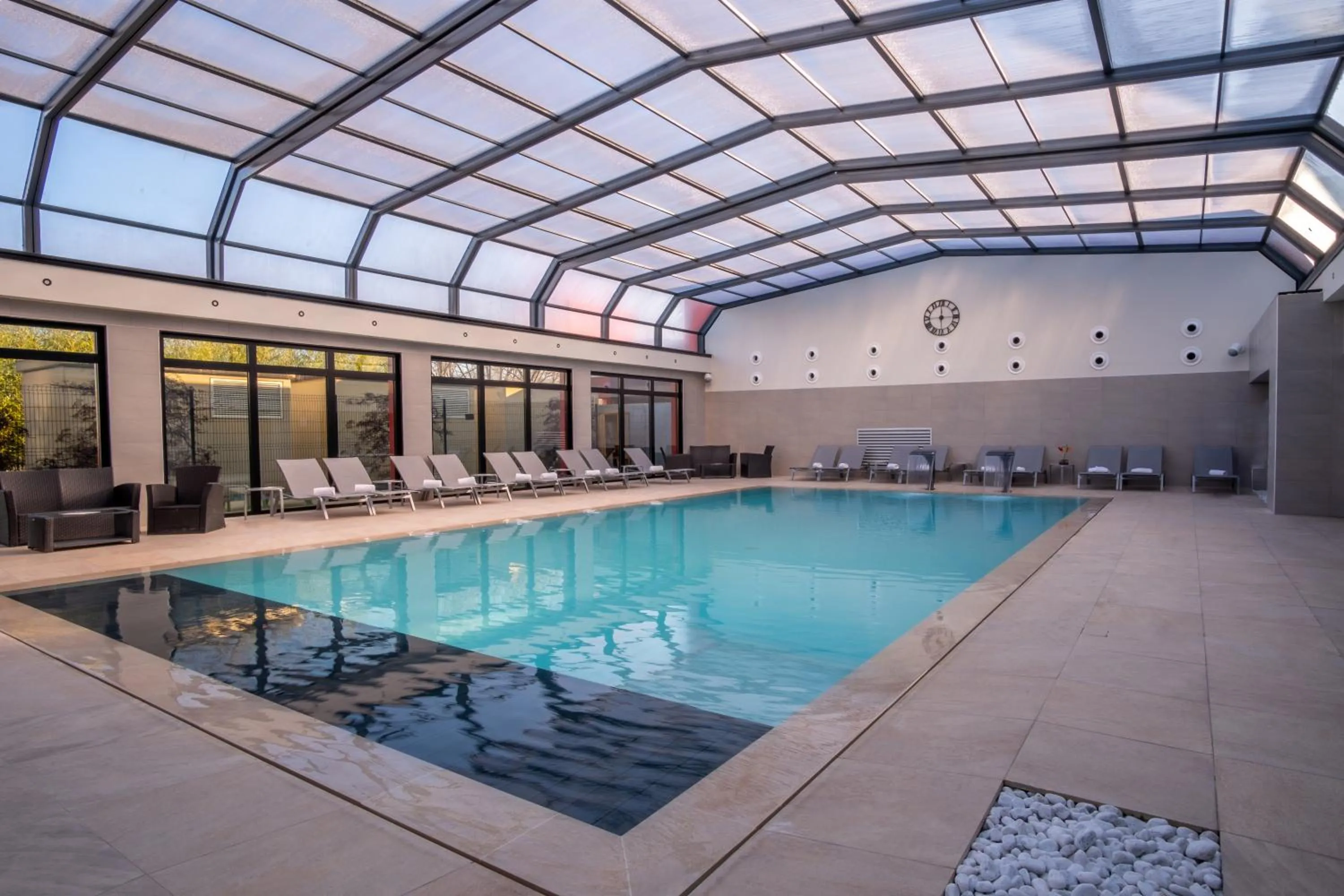 Hot Tub in Kyriad Prestige Lyon Est - Saint Priest Eurexpo Hotel and SPA