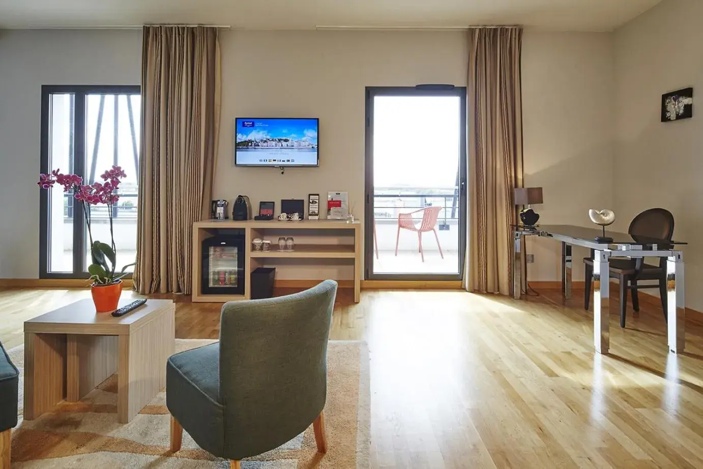 Photo of the whole room in Kyriad Prestige Lyon Est - Saint Priest Eurexpo Hotel and SPA Photo of the whole room in Kyriad Prestige Lyon Est - Saint Priest Eurexpo Hotel and SPA