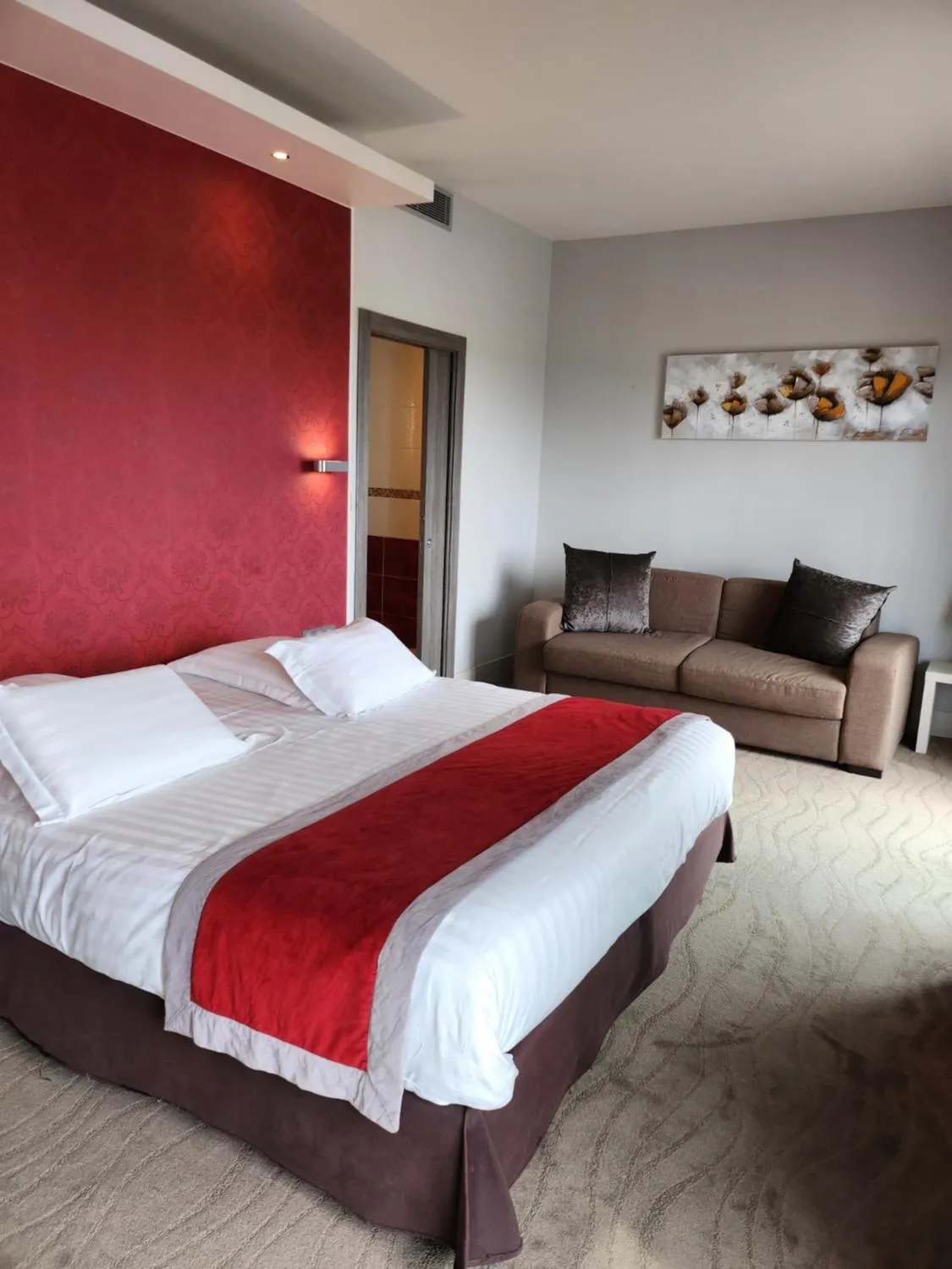 Bed in Kyriad Prestige Lyon Est - Saint Priest Eurexpo Hotel and SPA