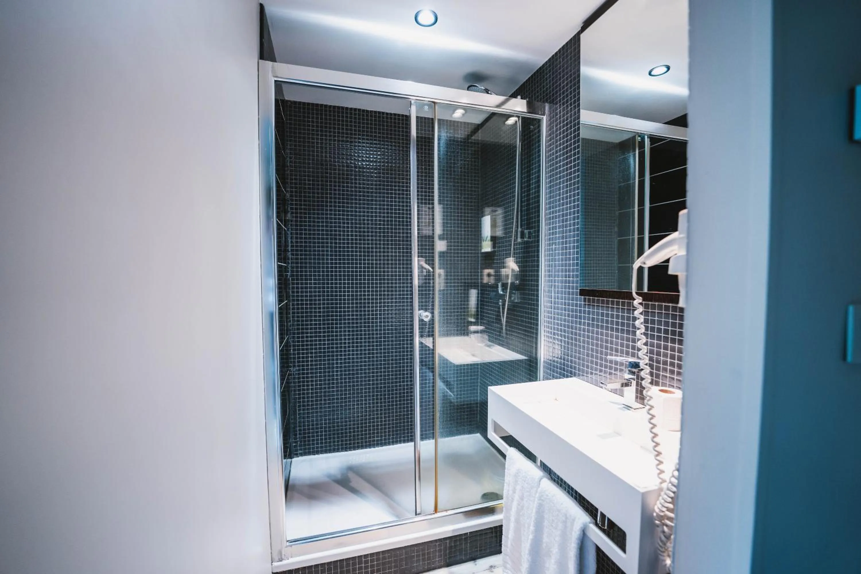 Shower in Utopia Hotel - Art & Nature Hotel