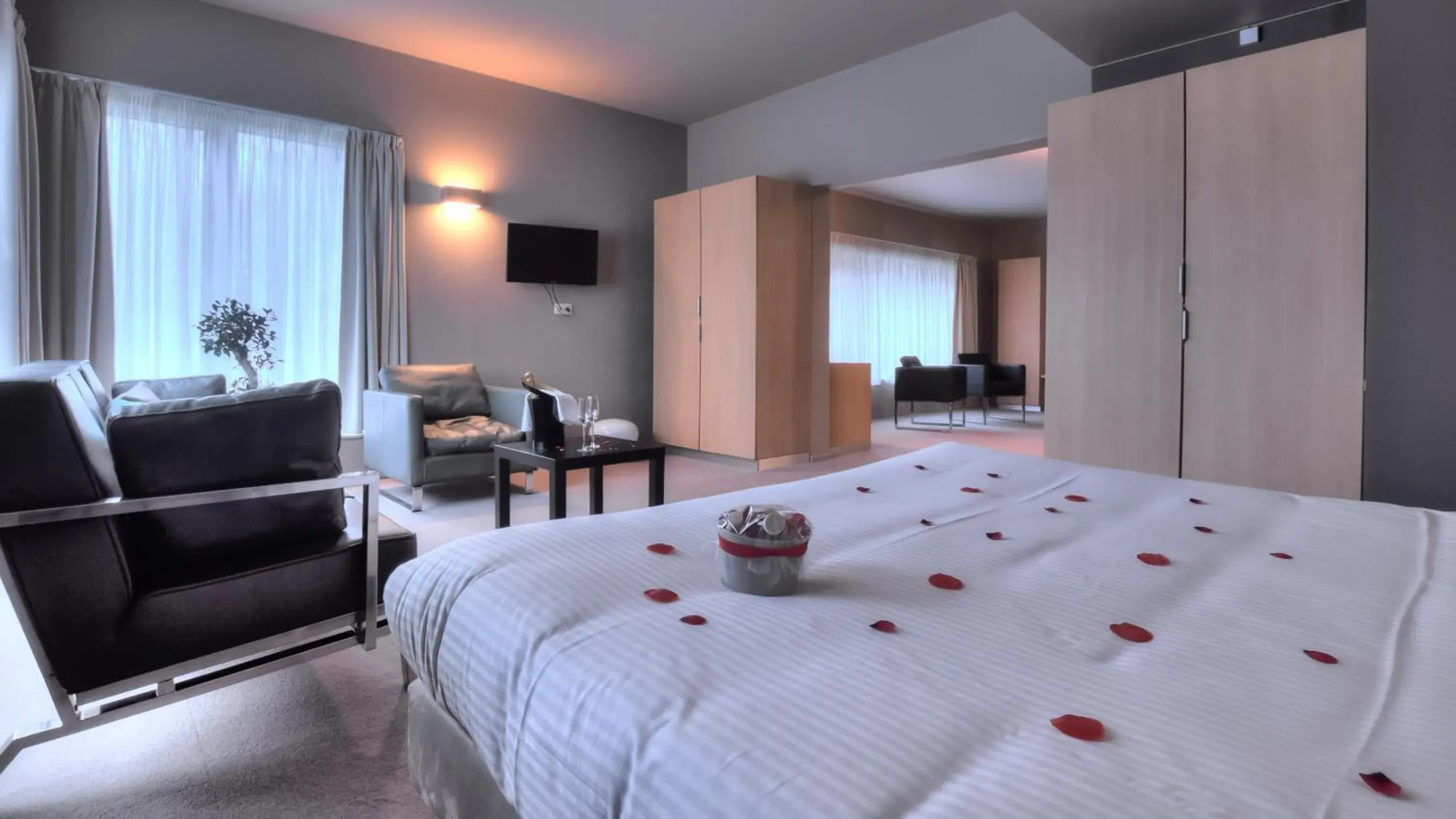 Prestige Suite with Spa Bath in Utopia Hotel - Art & Nature Hotel Prestige Suite with Spa Bath in Utopia Hotel - Art & Nature Hotel