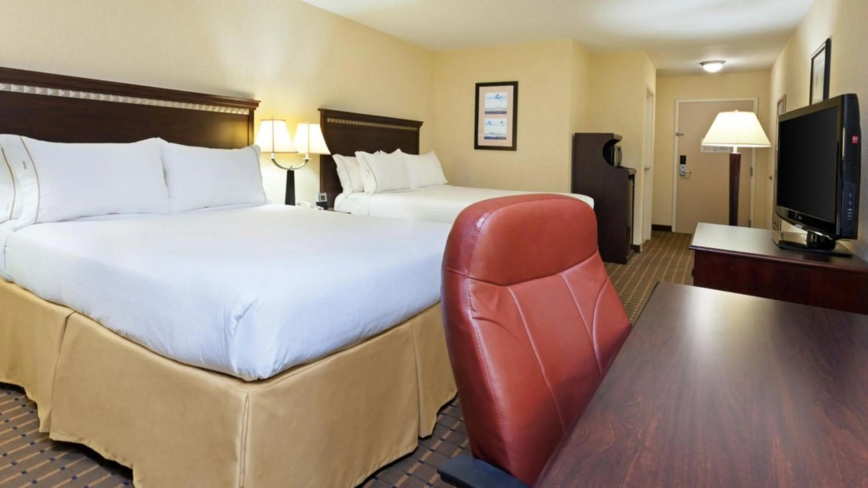 Photo of the whole room, Bed in Holiday Inn Express & Suites - Smithfield/Selma by IHG