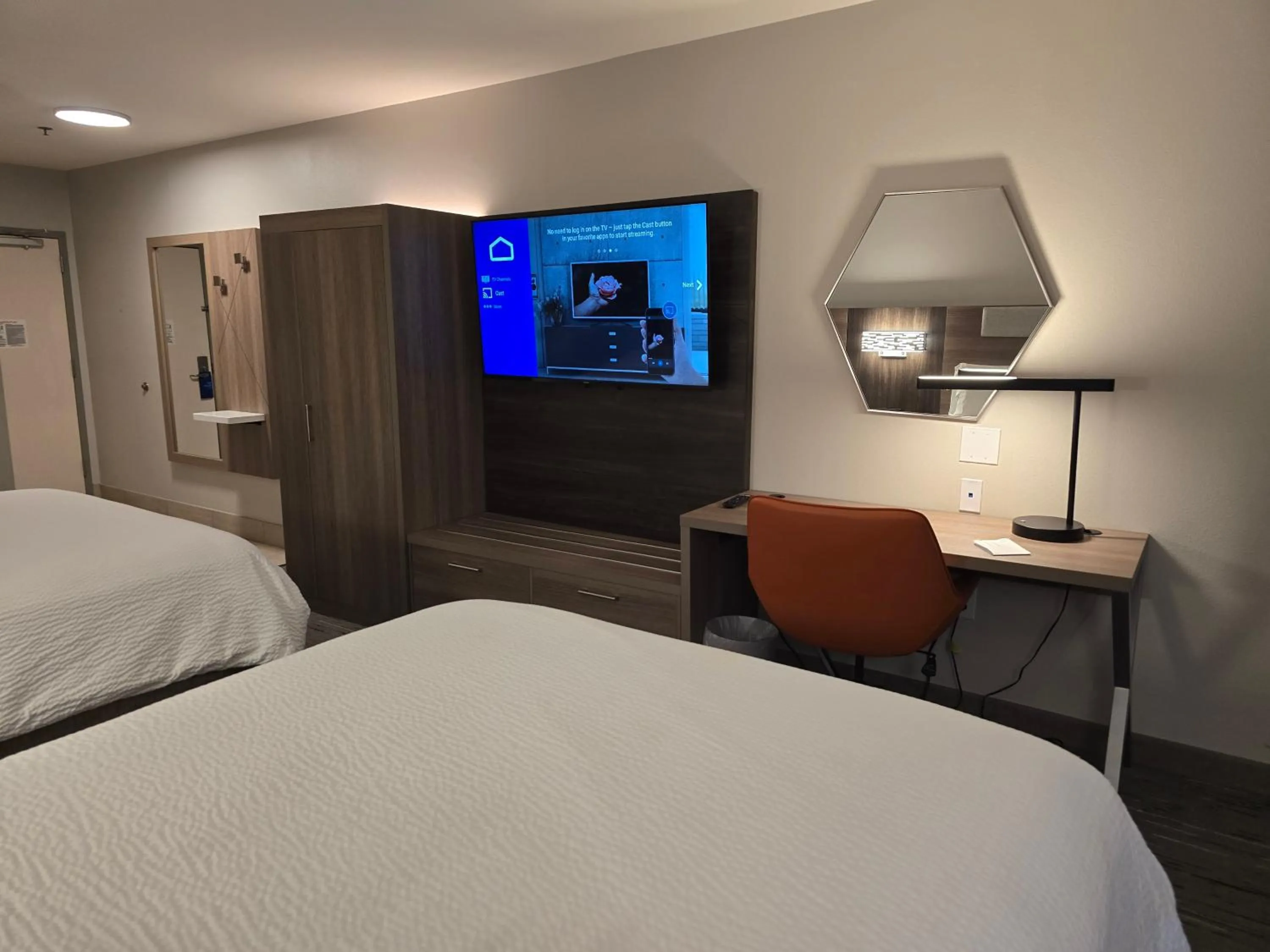 Bedroom, Bed in Holiday Inn Express & Suites - Smithfield/Selma by IHG