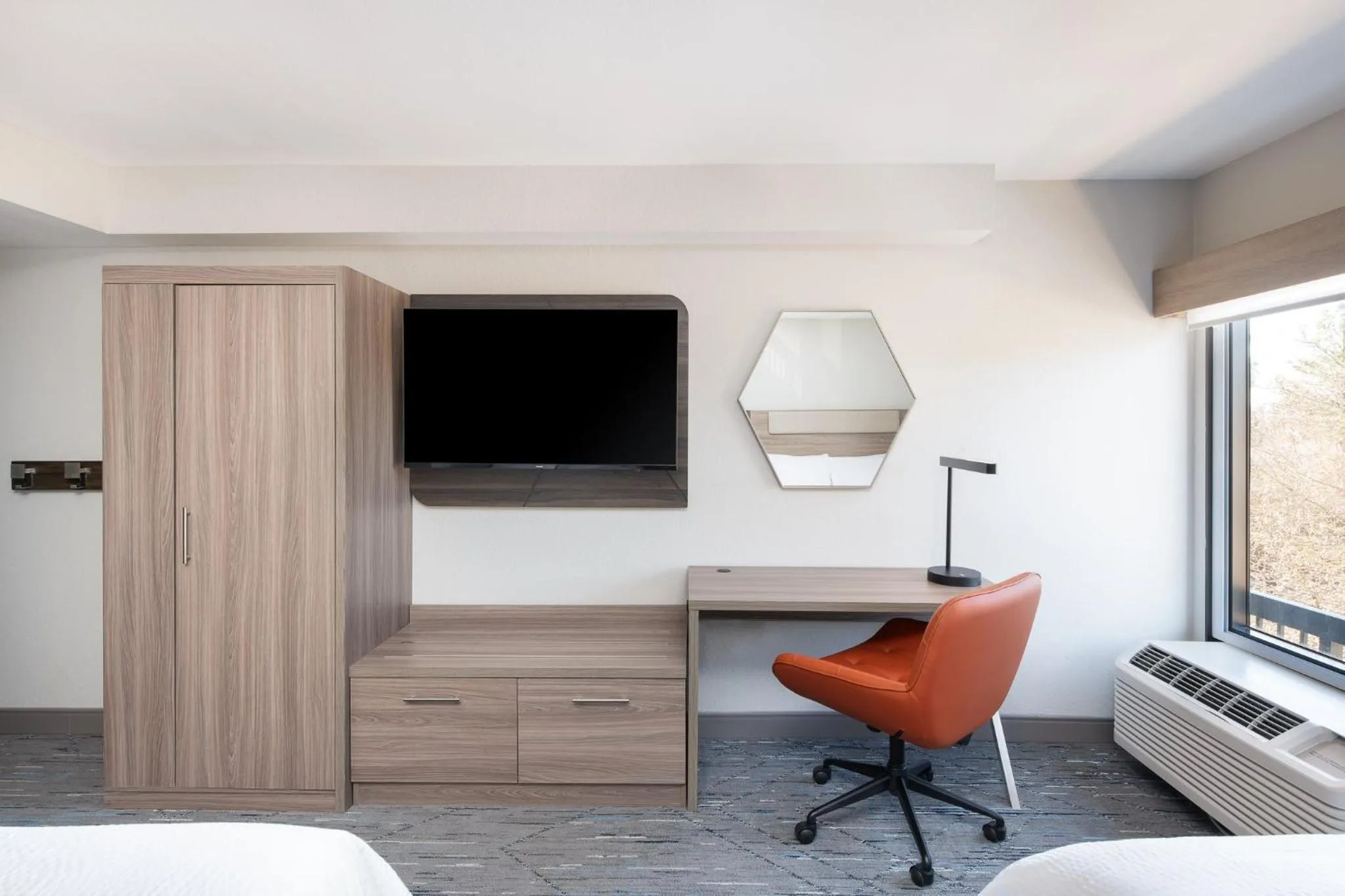 Photo of the whole room, Bed in Holiday Inn Express Atlanta West - Theme Park Area by IHG