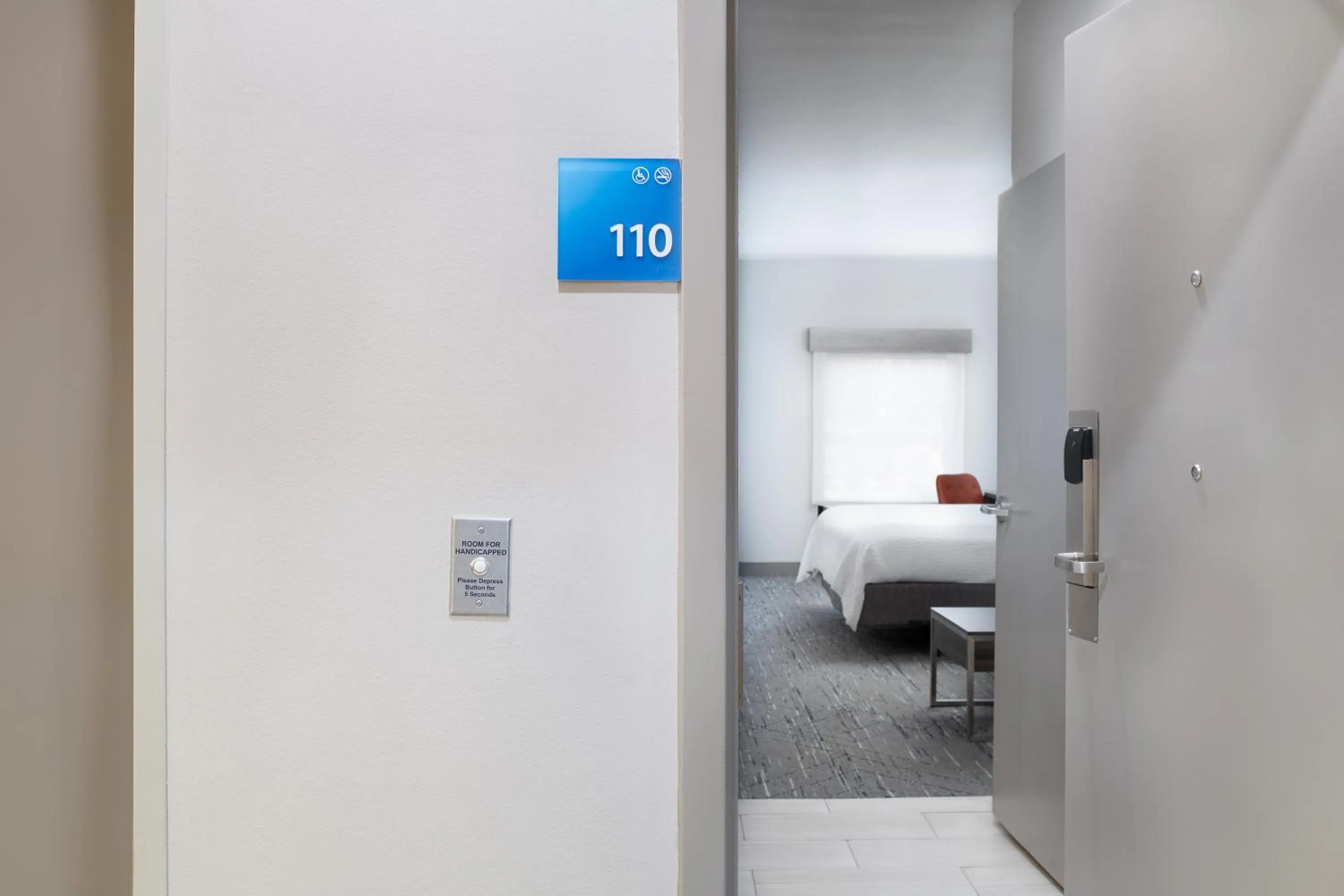 Bedroom, Bed in Holiday Inn Express Atlanta West - Theme Park Area by IHG