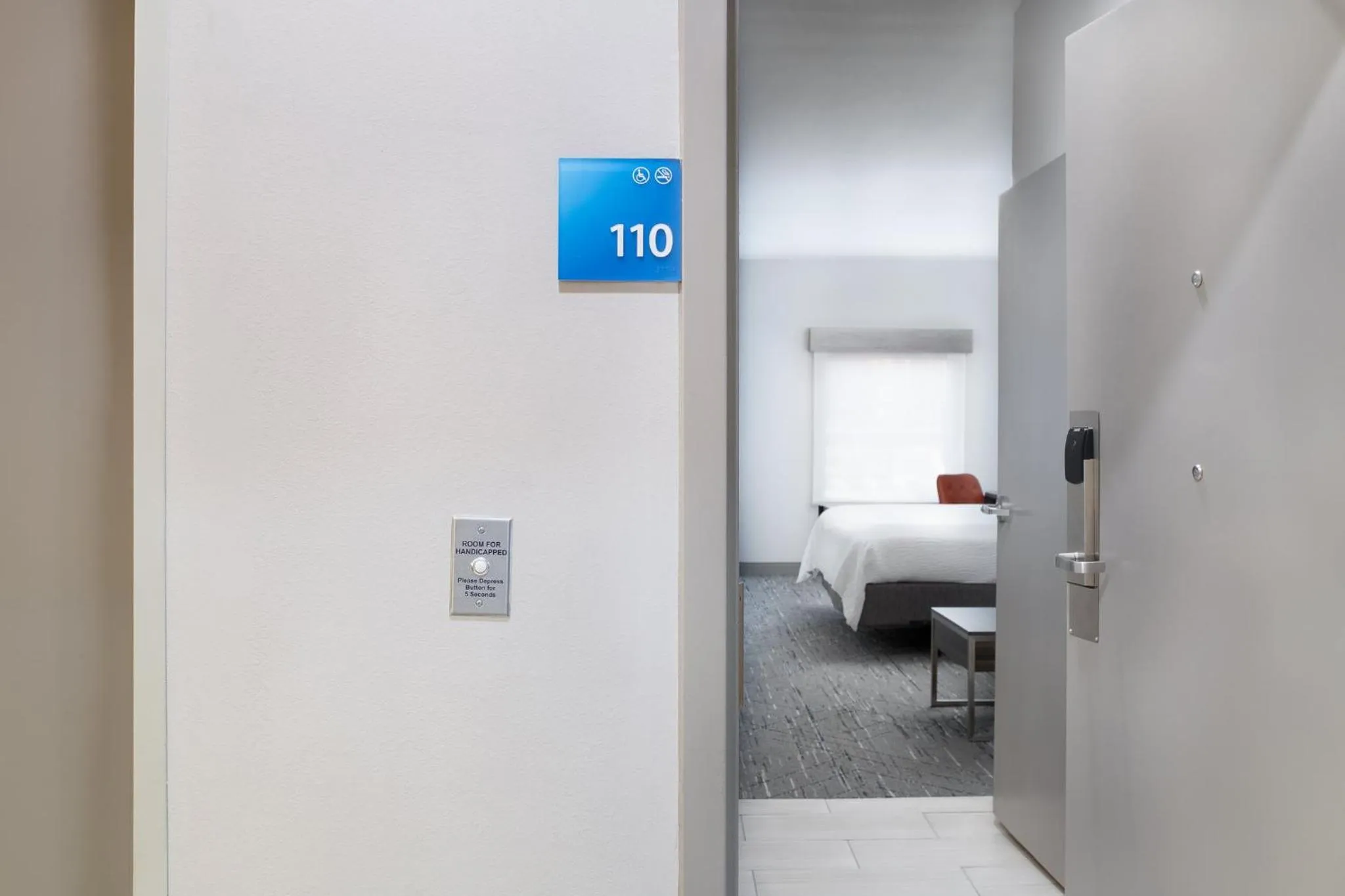 Photo of the whole room, Bed in Holiday Inn Express Atlanta West - Theme Park Area by IHG