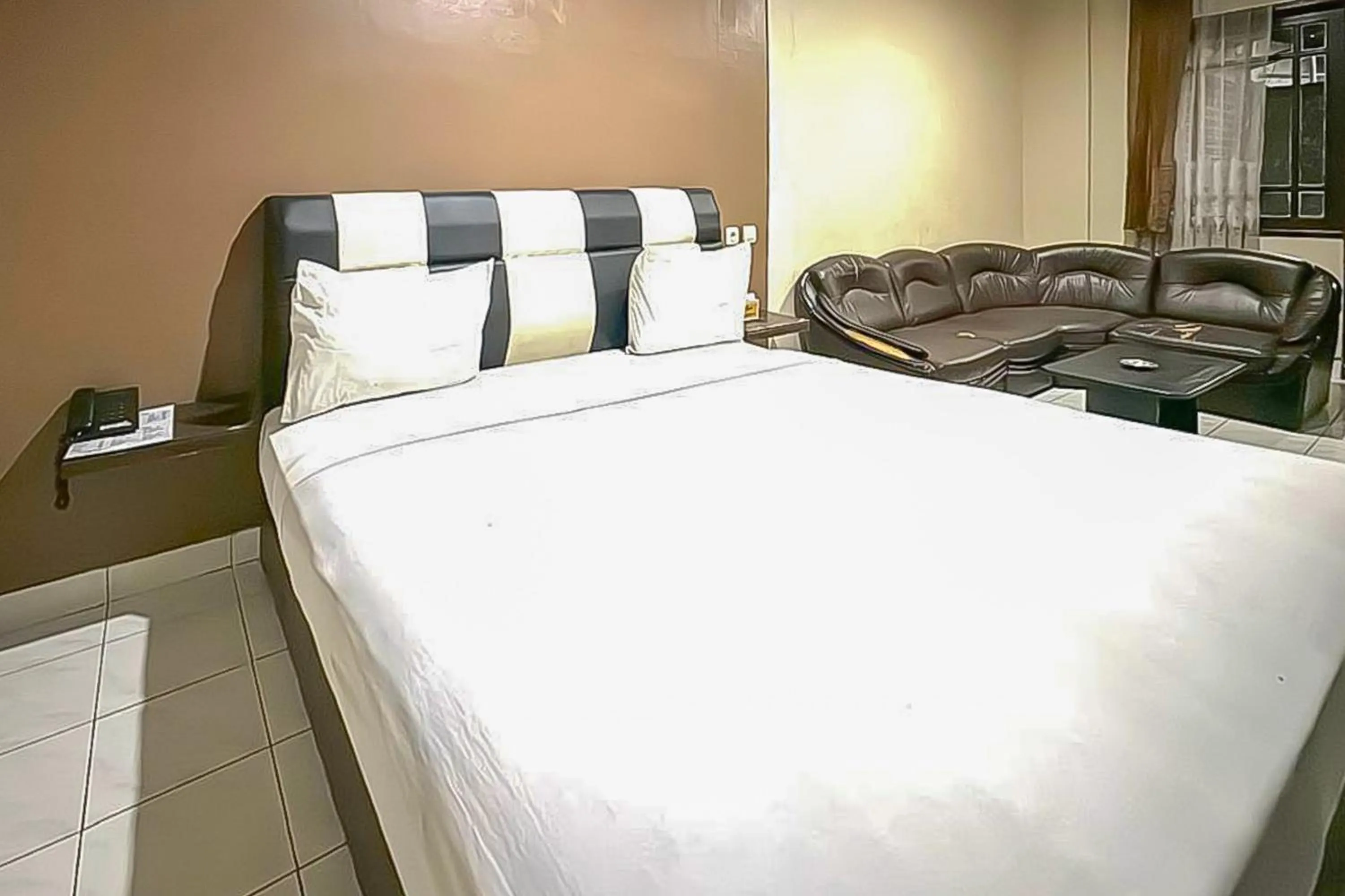 Bedroom, Bed in Fajar Indah Hotel Mitra RedDoorz