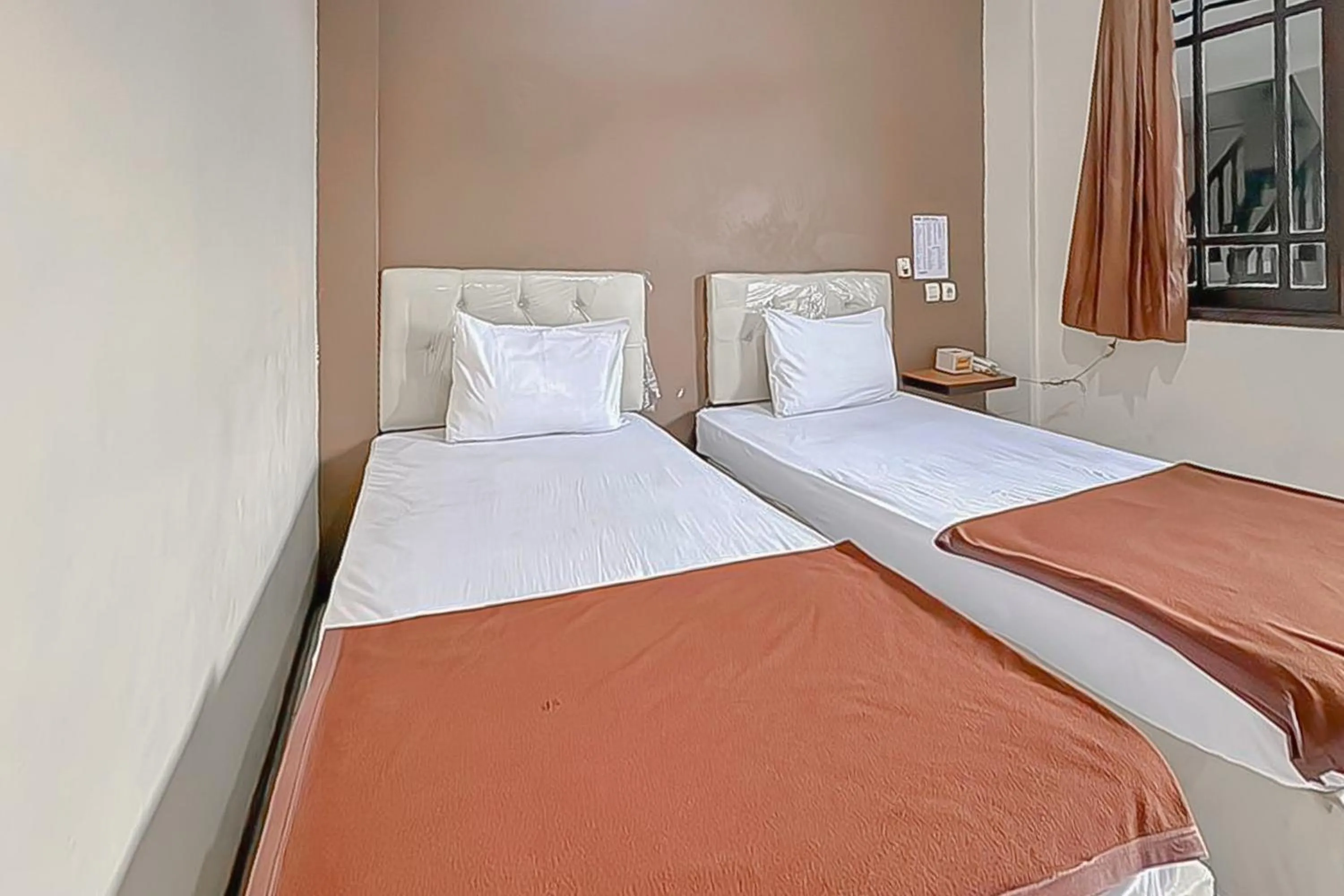 Bedroom, Bed in Fajar Indah Hotel Mitra RedDoorz