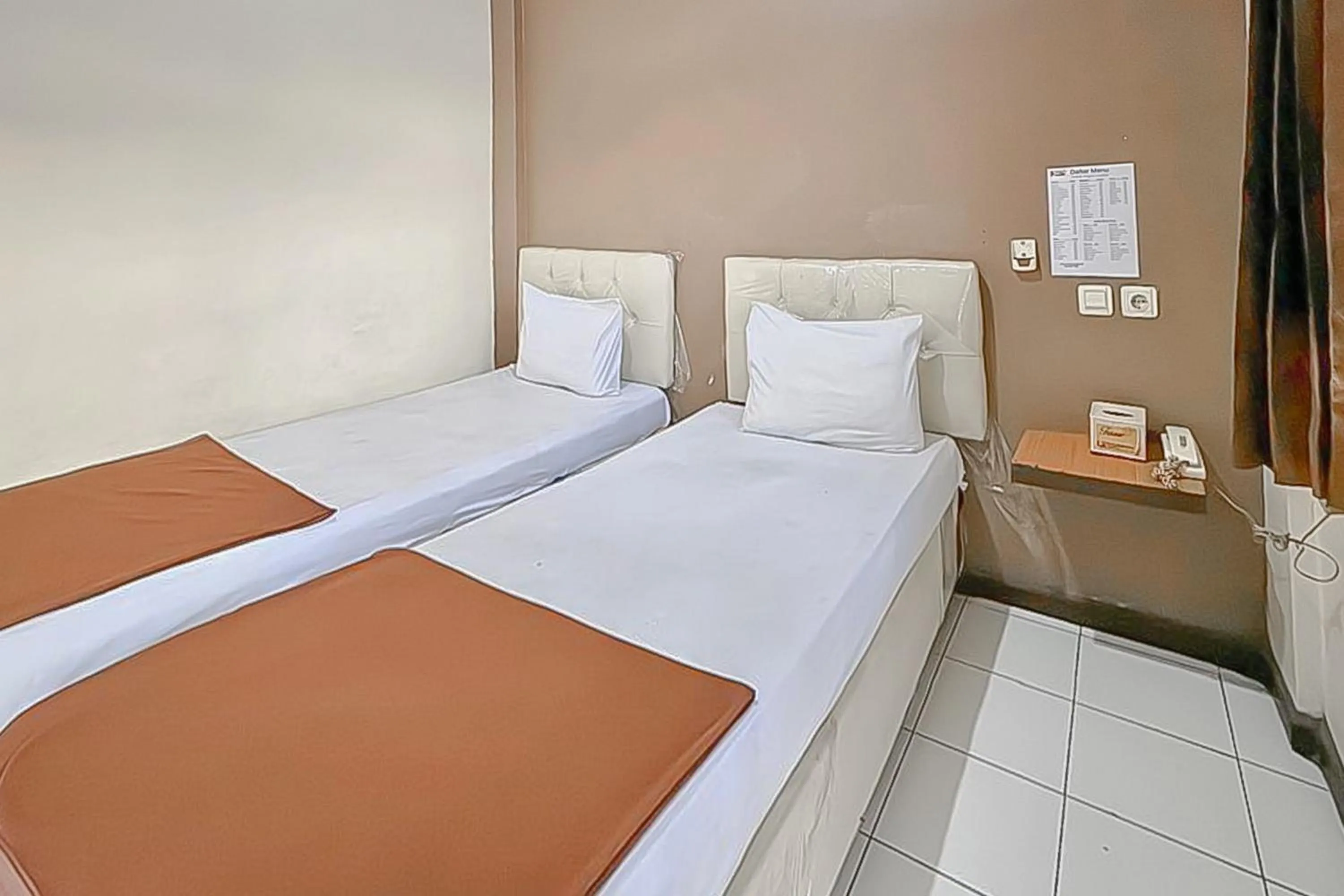 Bedroom, Bed in Fajar Indah Hotel Mitra RedDoorz