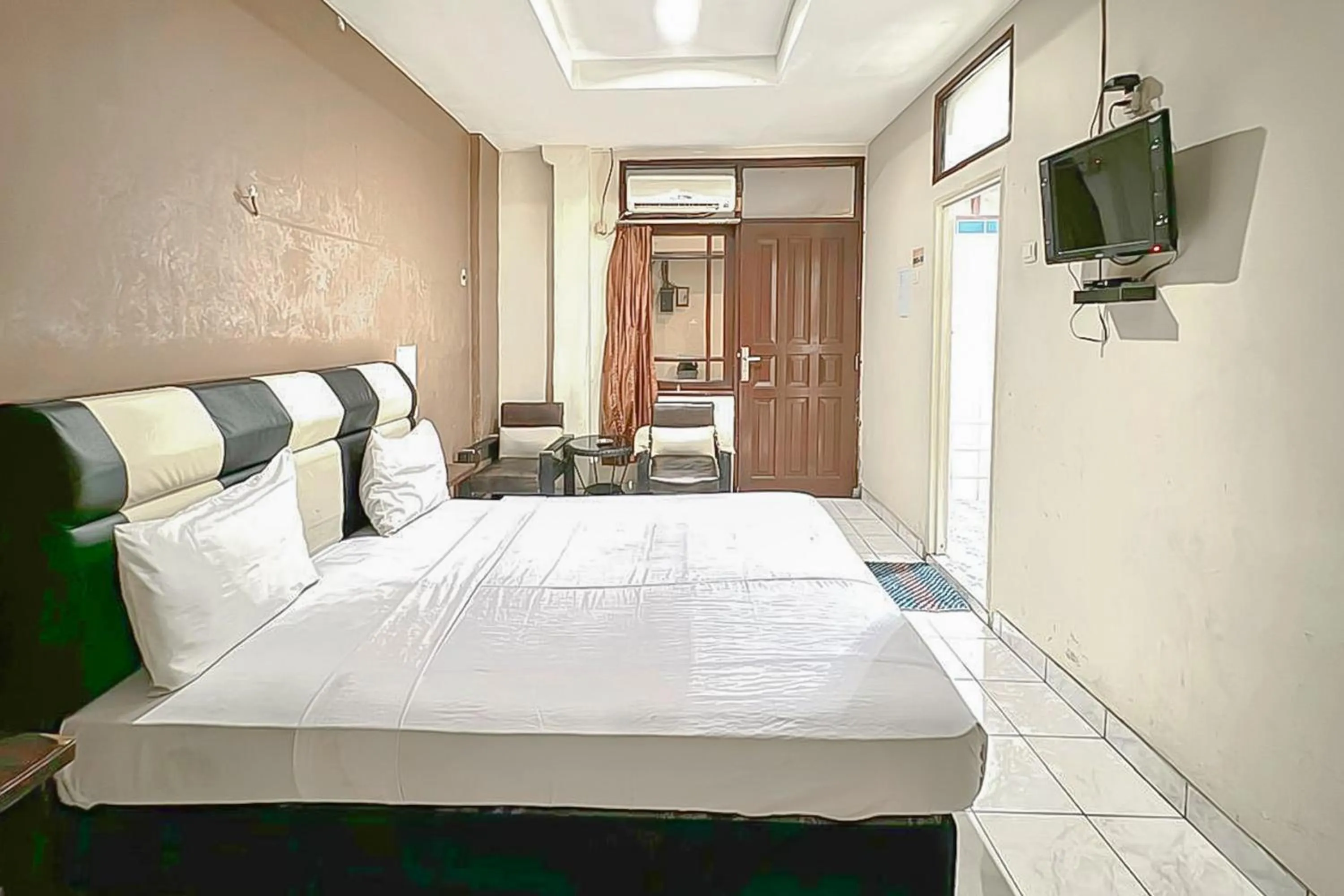 Bedroom, Bed in Fajar Indah Hotel Mitra RedDoorz