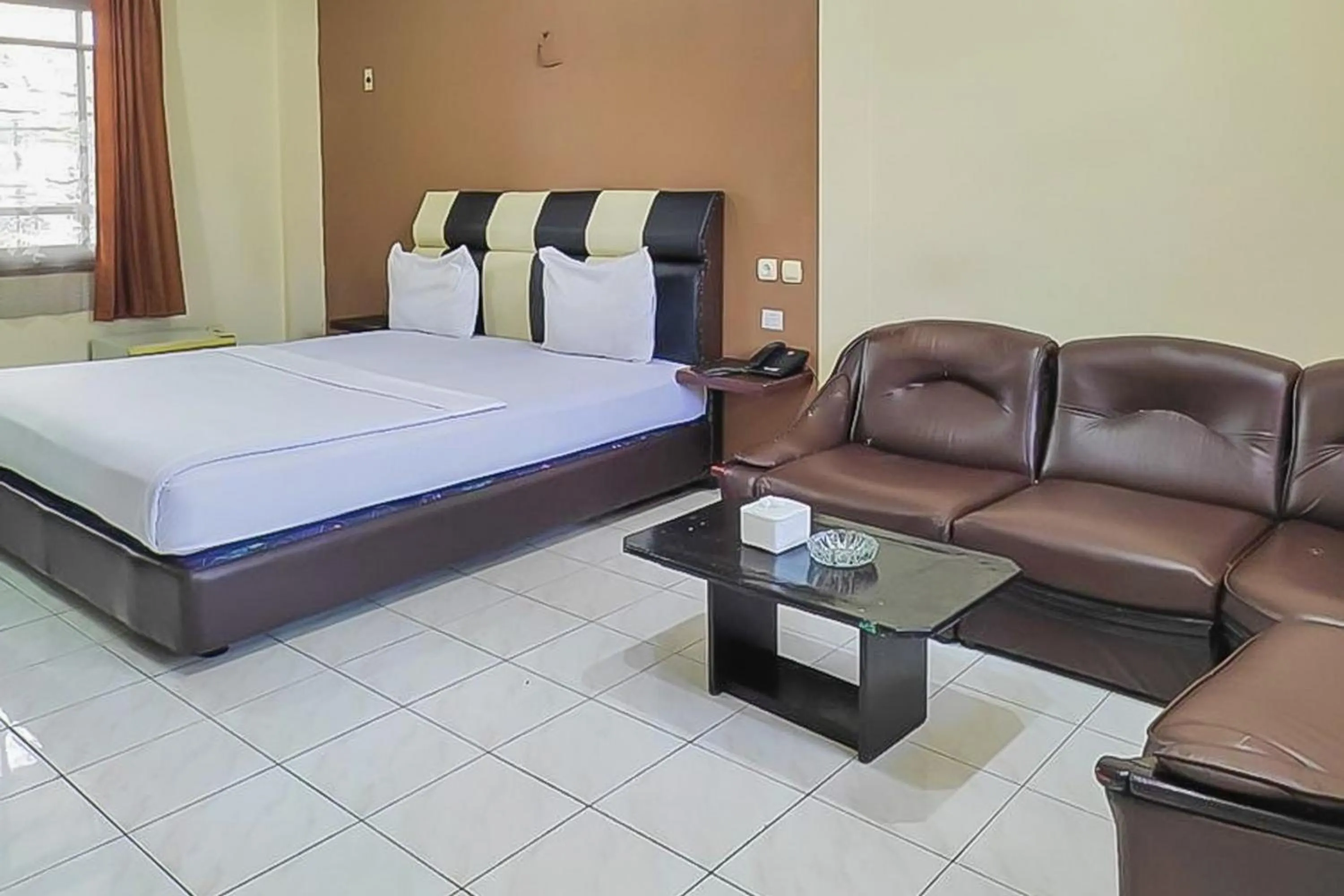Bedroom, Bed in Fajar Indah Hotel Mitra RedDoorz
