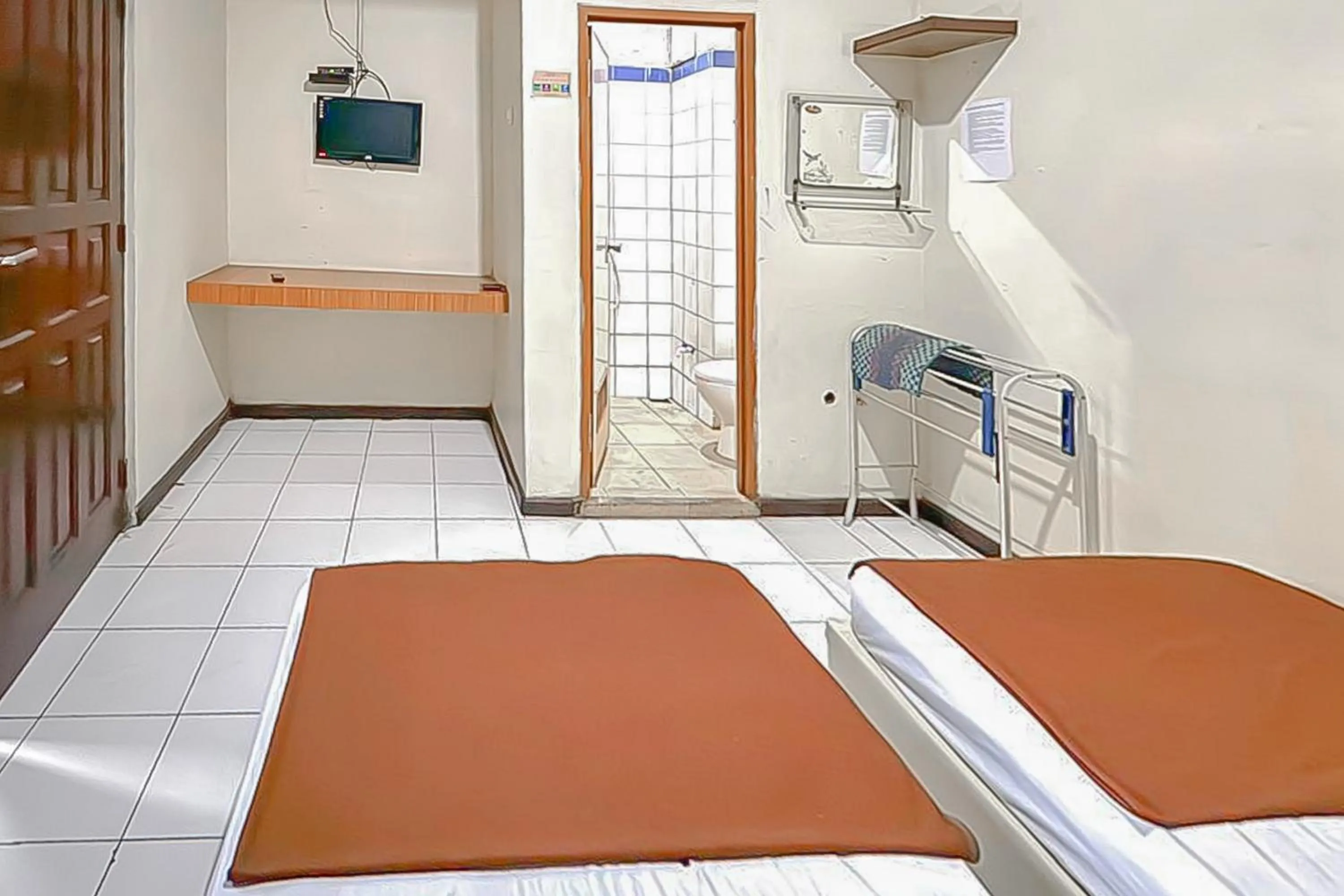 Bedroom, Bed in Fajar Indah Hotel Mitra RedDoorz