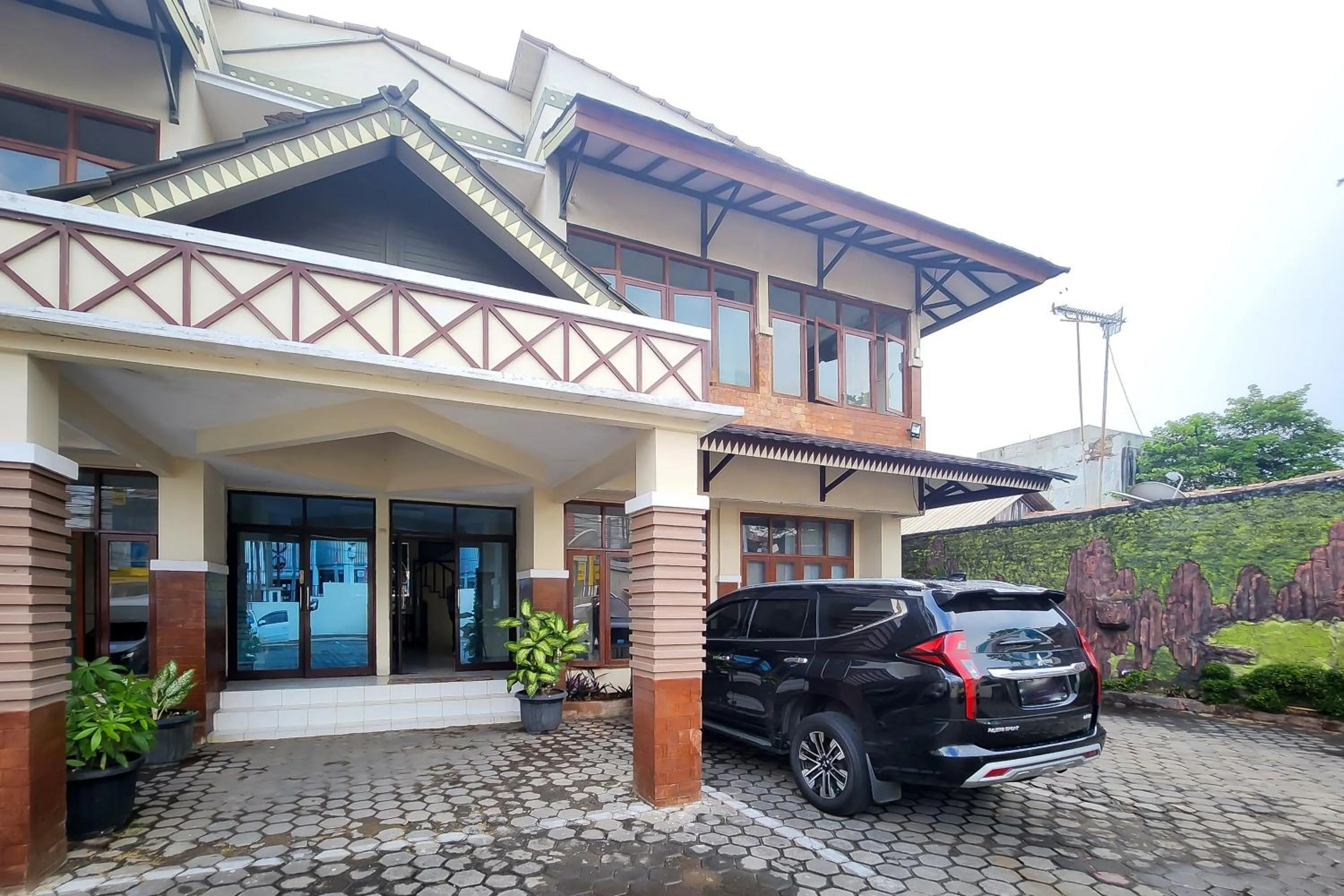 Facade/entrance in Fajar Indah Hotel Mitra RedDoorz