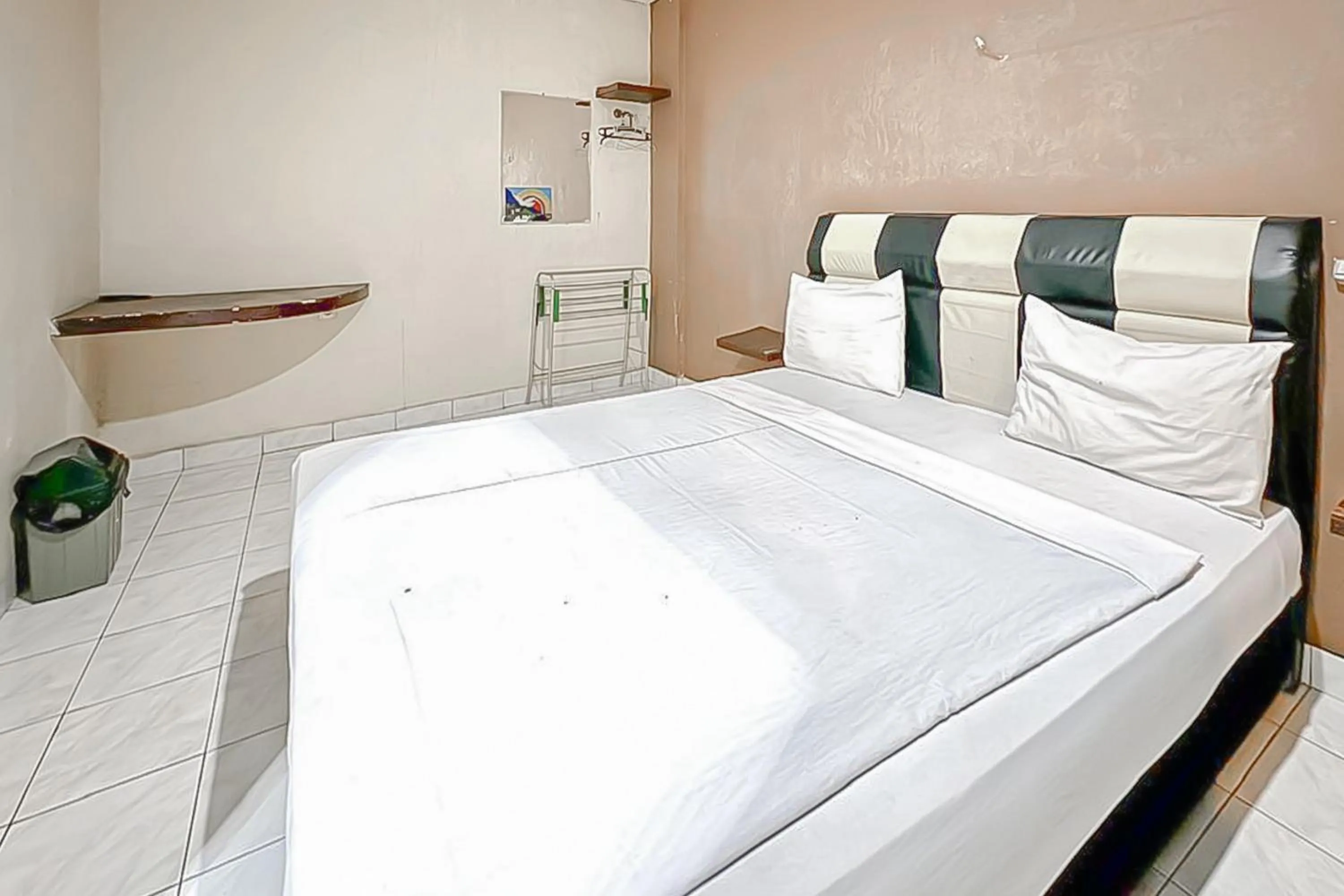 Bedroom, Bed in Fajar Indah Hotel Mitra RedDoorz