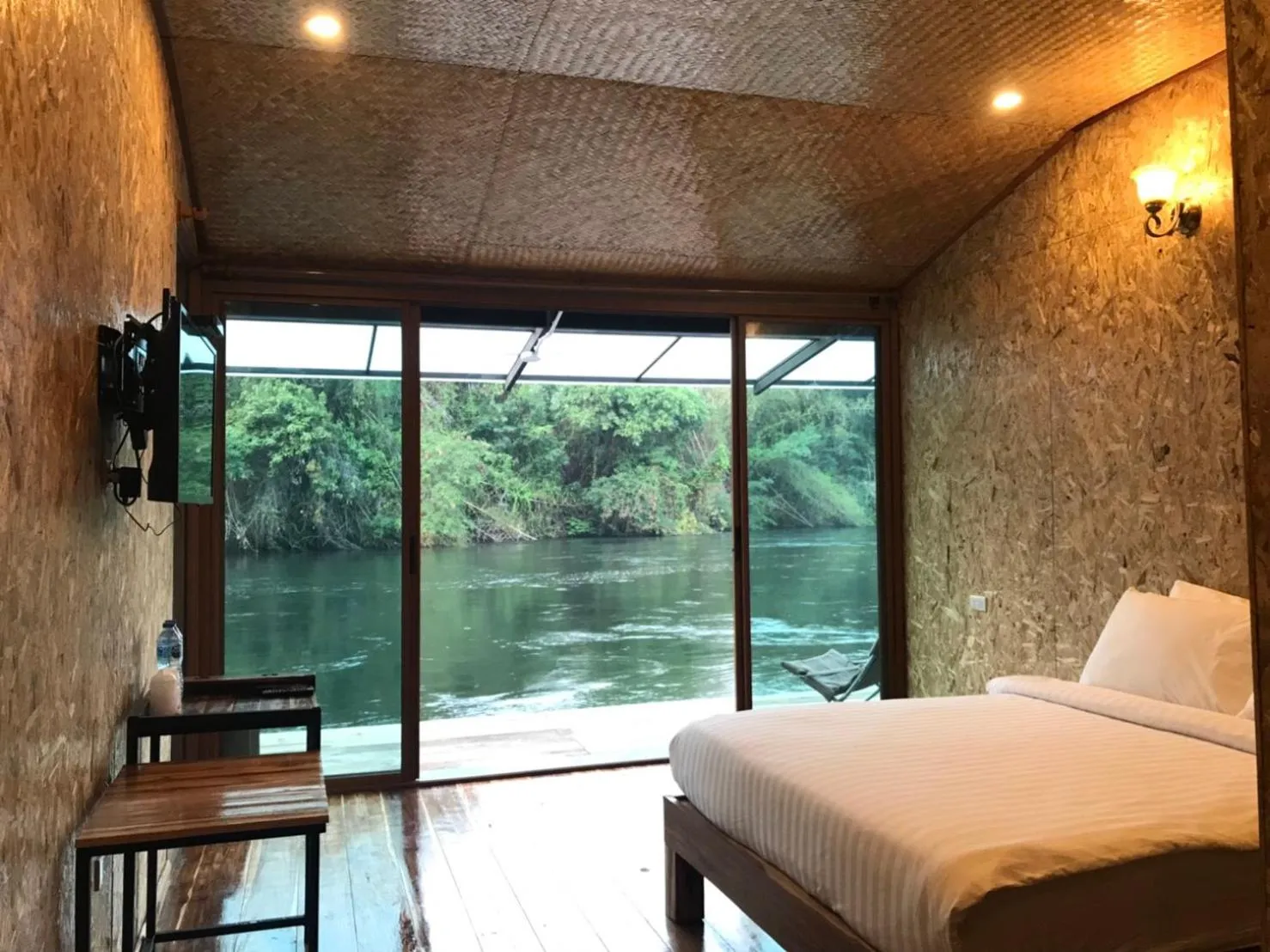 Bed in Kodaun River Kwai Resort