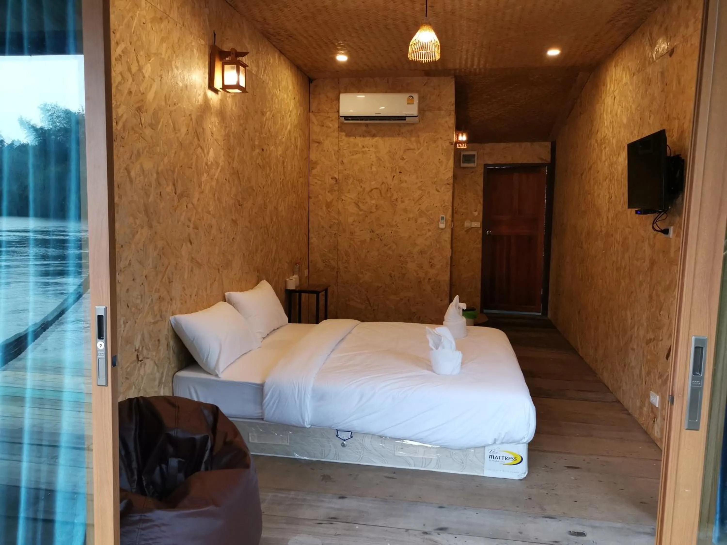 Bed in Kodaun River Kwai Resort