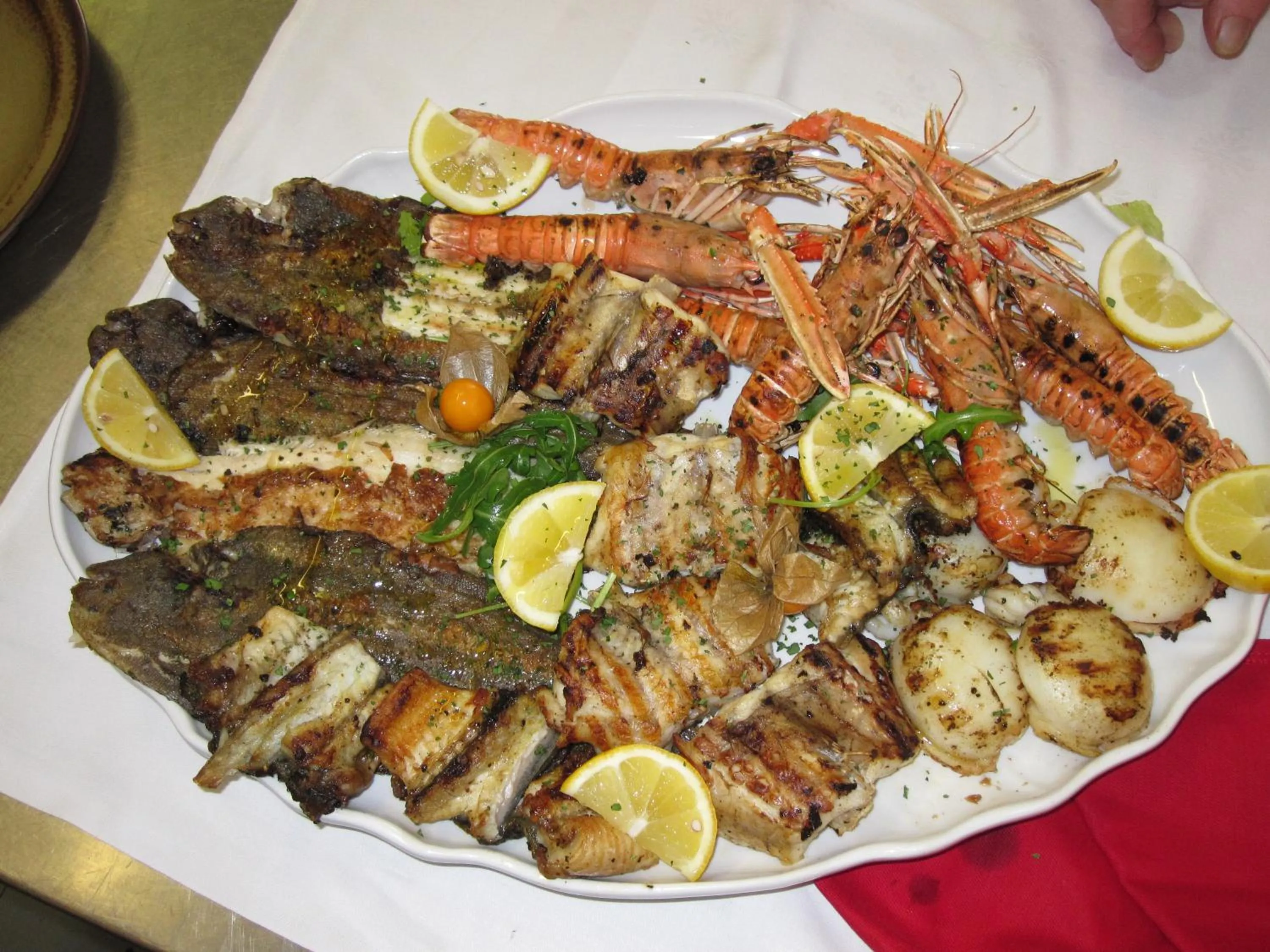 Restaurant/places to eat in Hotel Borest