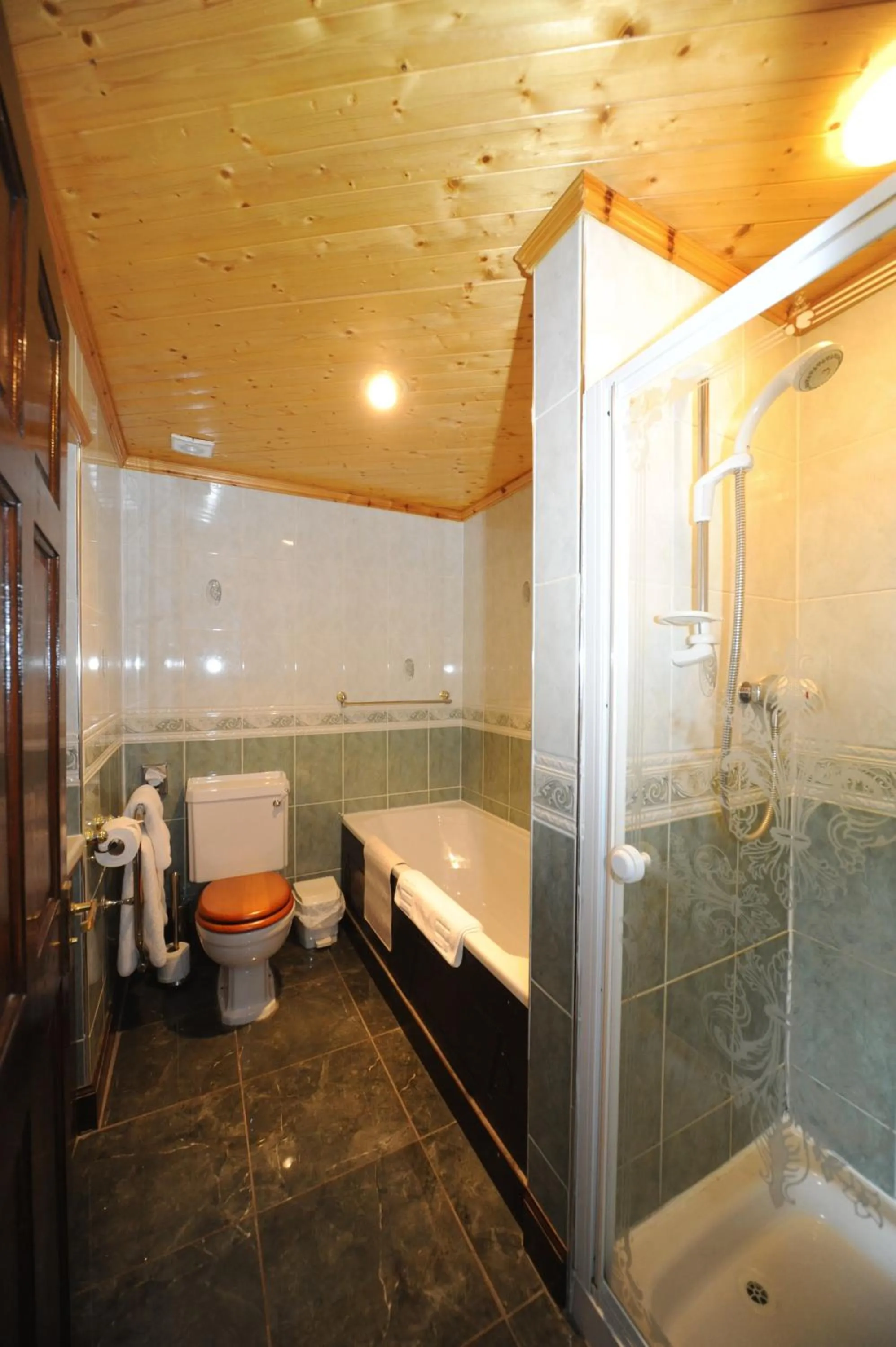 Bathroom in Craigard House Hotel