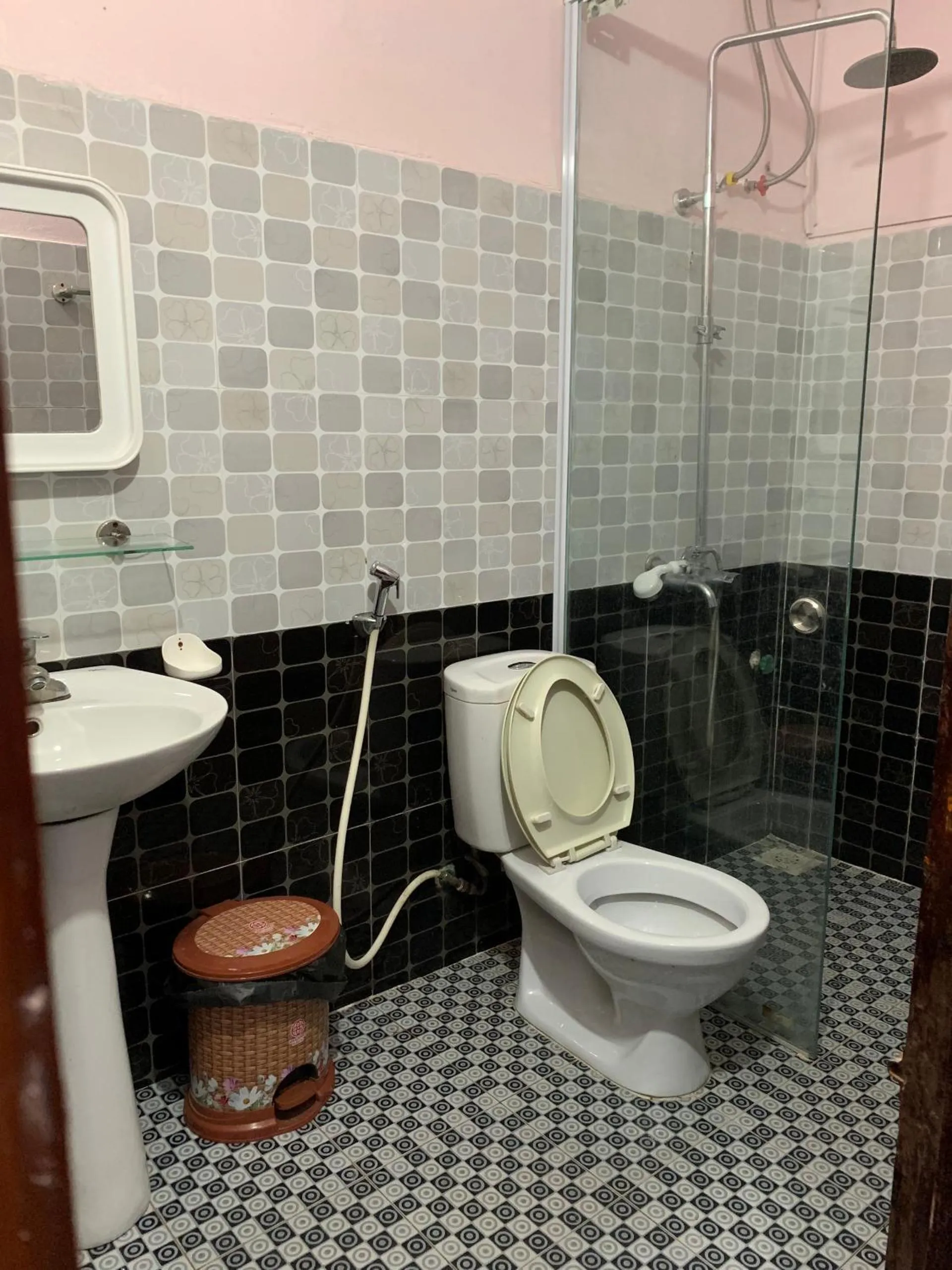 Shower in Ngan Nga Bac Ha Hotel