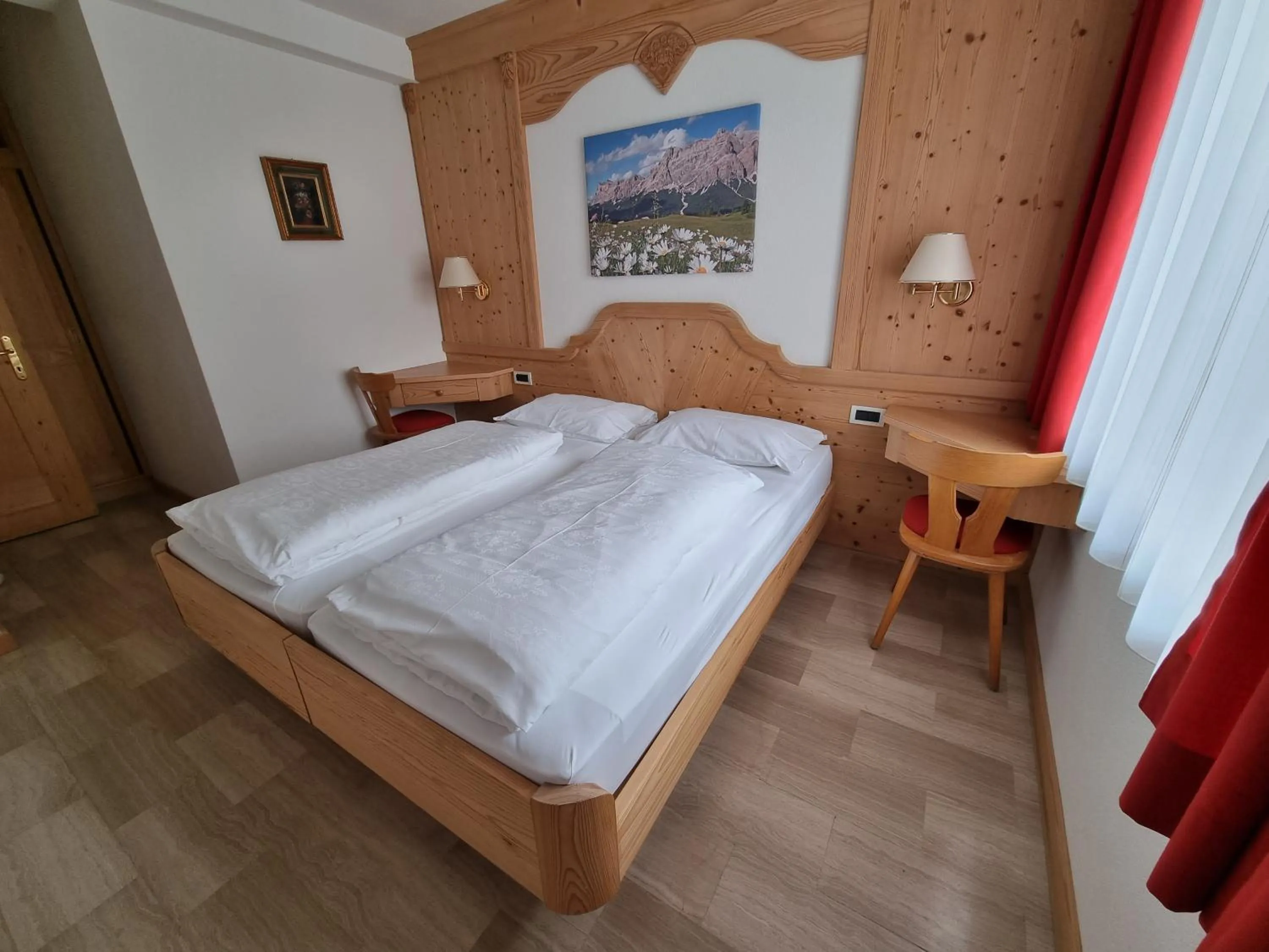 Photo of the whole room, Bed in Residence Riposo