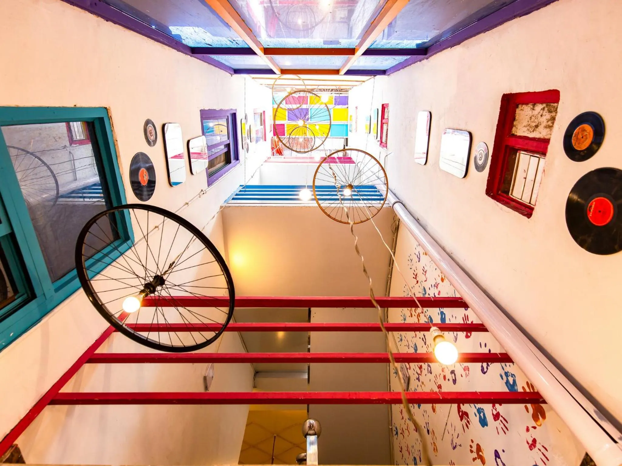 Inner courtyard view in goSTOPS Rishikesh, Tapovan