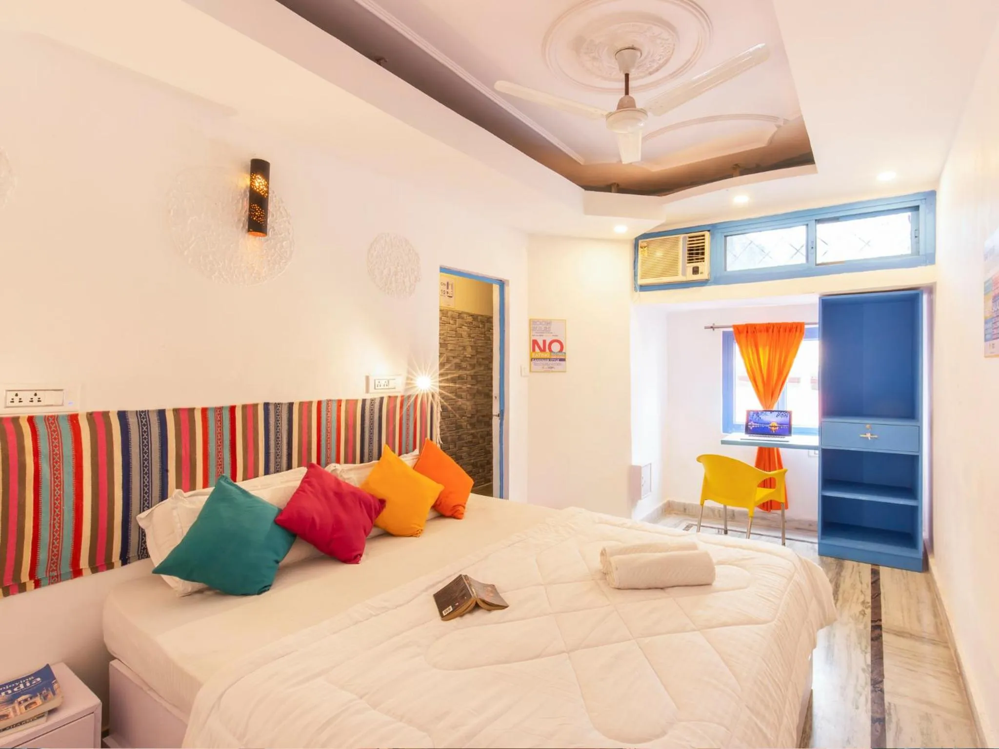 Bed in goSTOPS Rishikesh, Tapovan