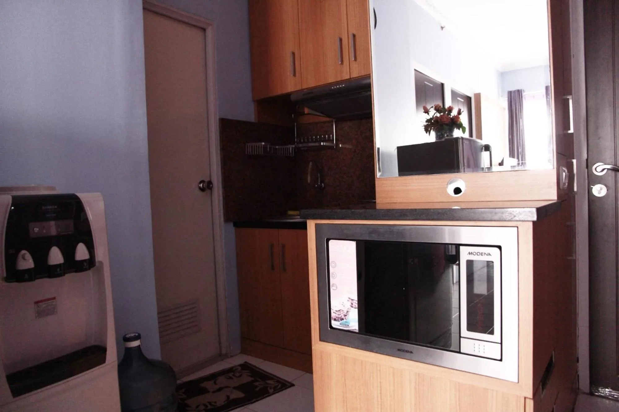Comfortable 2BR Mutiara Bekasi Apartment By Travelio