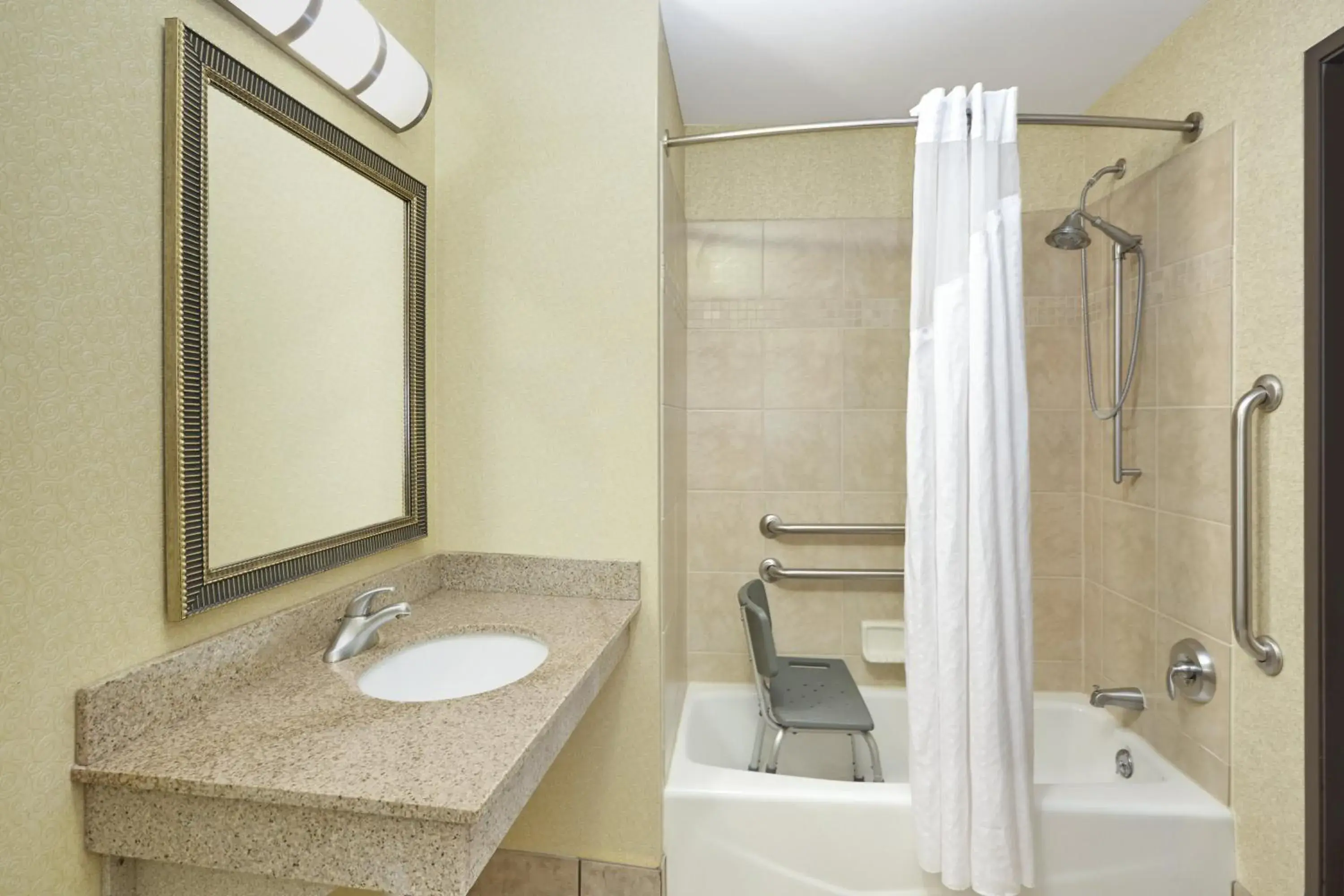 Deluxe Twin Room - Hearing Accessible in Holiday Inn Express & Suites Madison-Verona by IHG Deluxe Twin Room - Hearing Accessible in Holiday Inn Express & Suites Madison-Verona by IHG