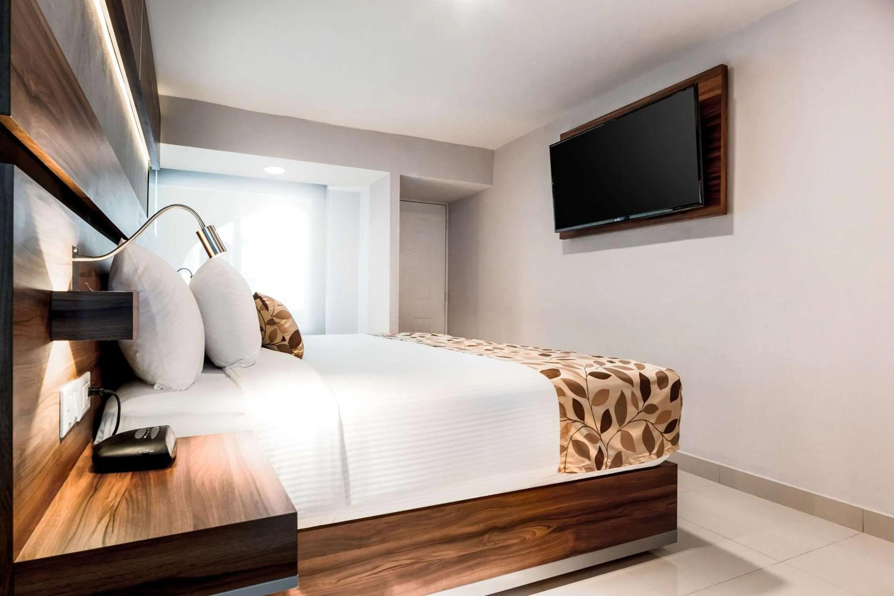 TV and multimedia, Bed in Sleep Inn Monterrey Norte