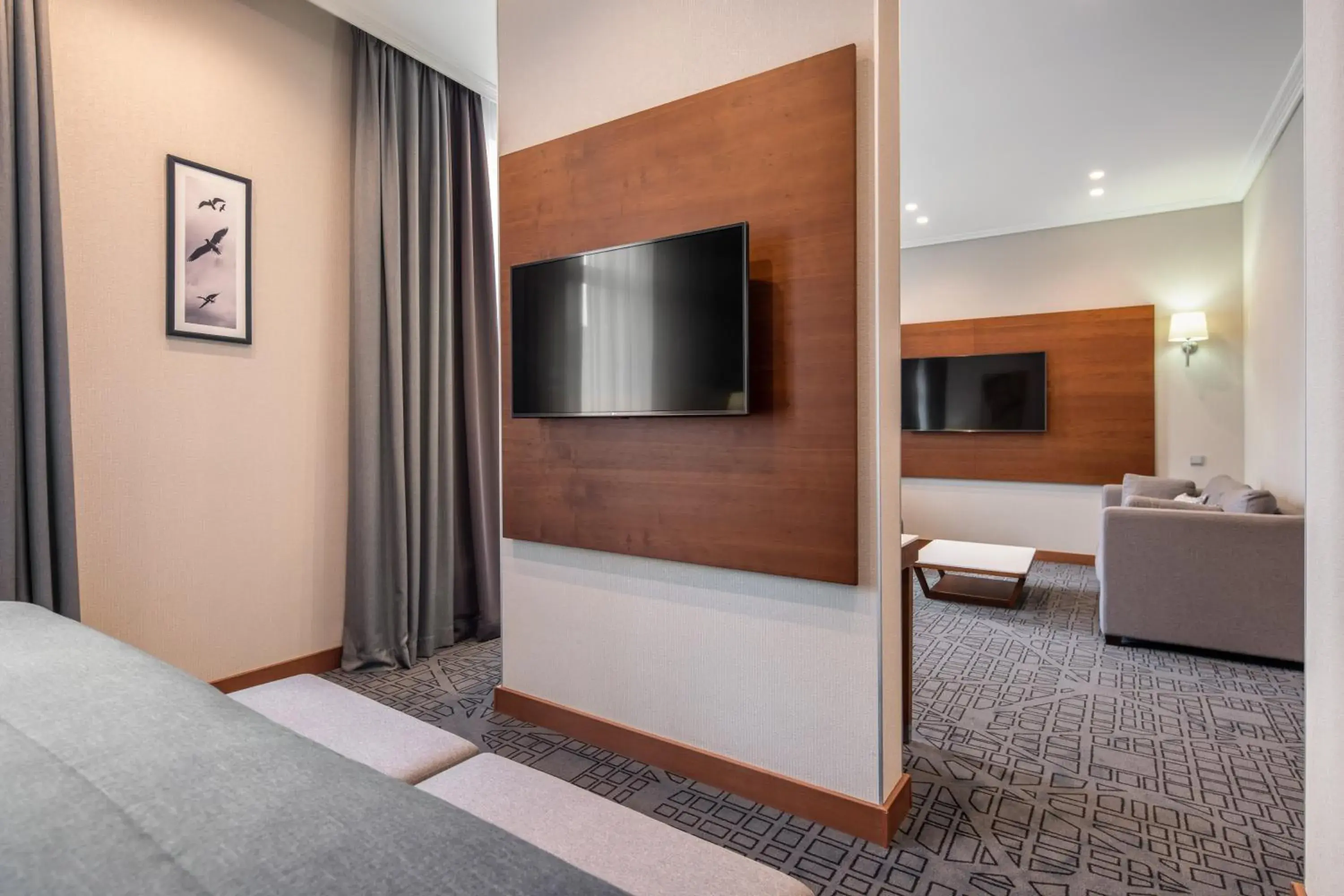 TV and multimedia, Bed in CITYHOTEL TV and multimedia, Bed in CITYHOTEL