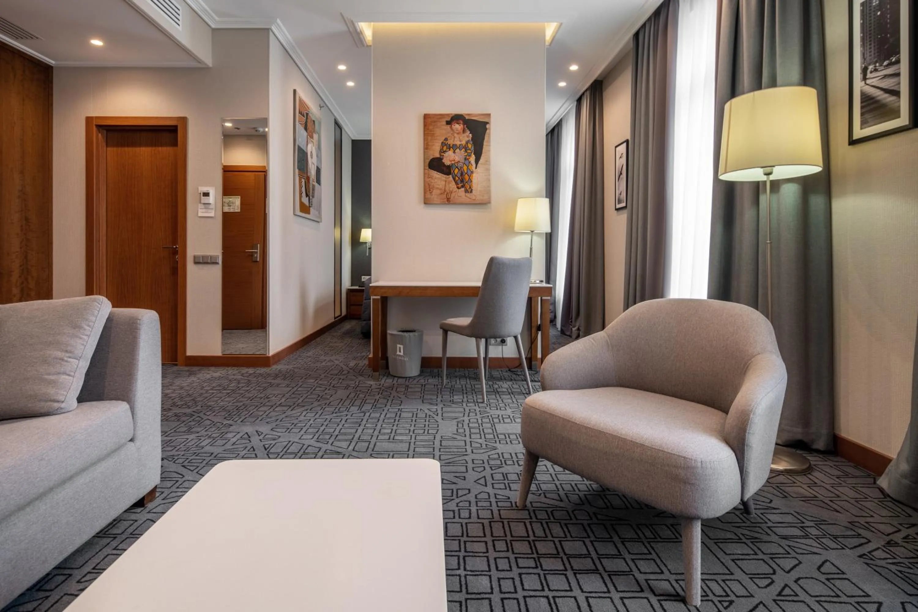 Photo of the whole room in CITYHOTEL