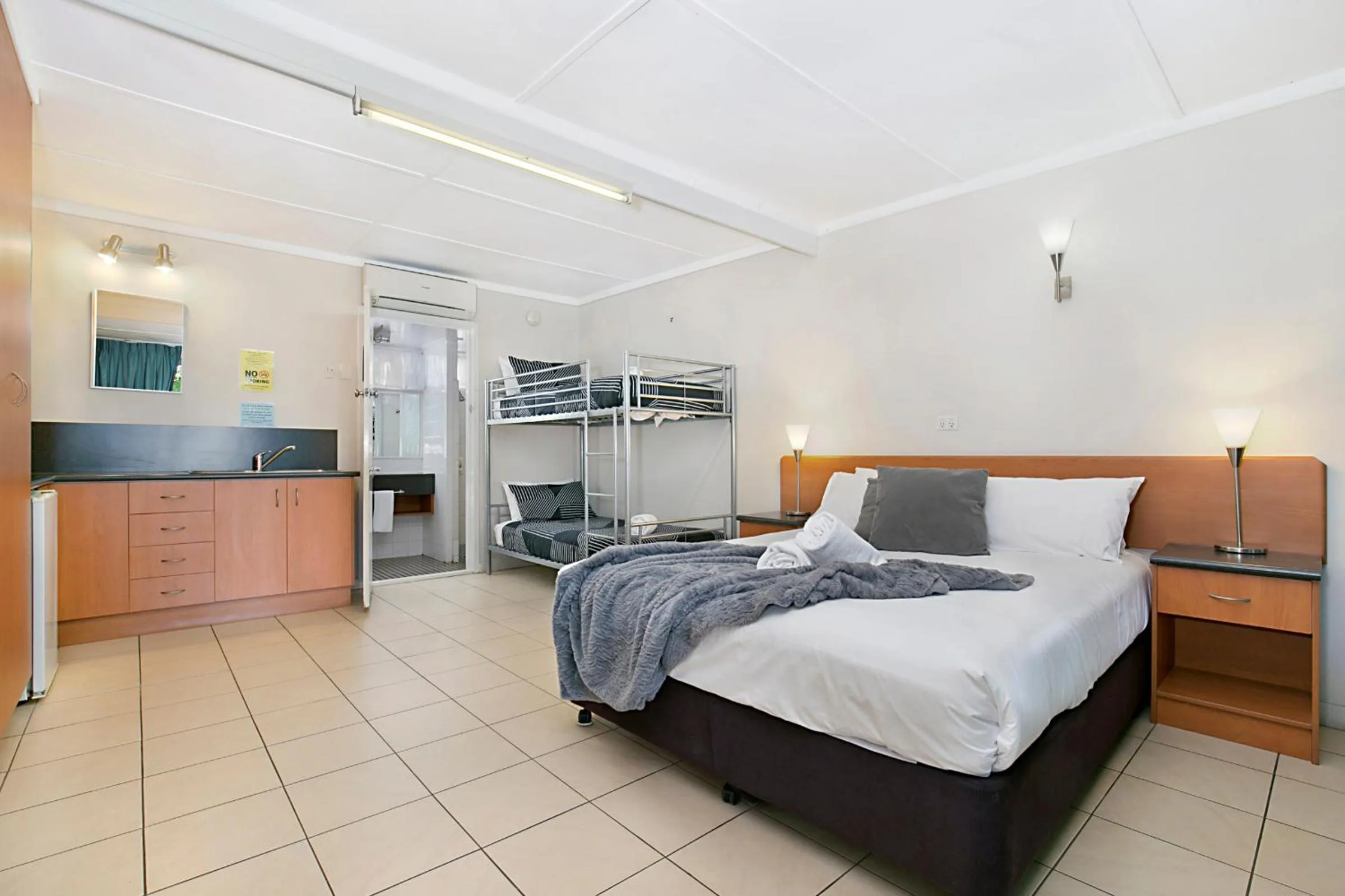 Bed in South Gladstone Motel