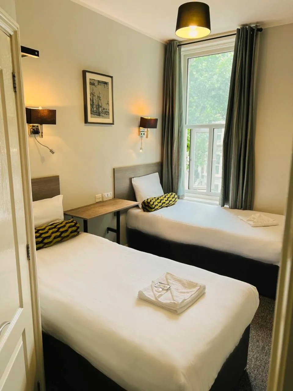 Bedroom, Bed in Comfotel BLU