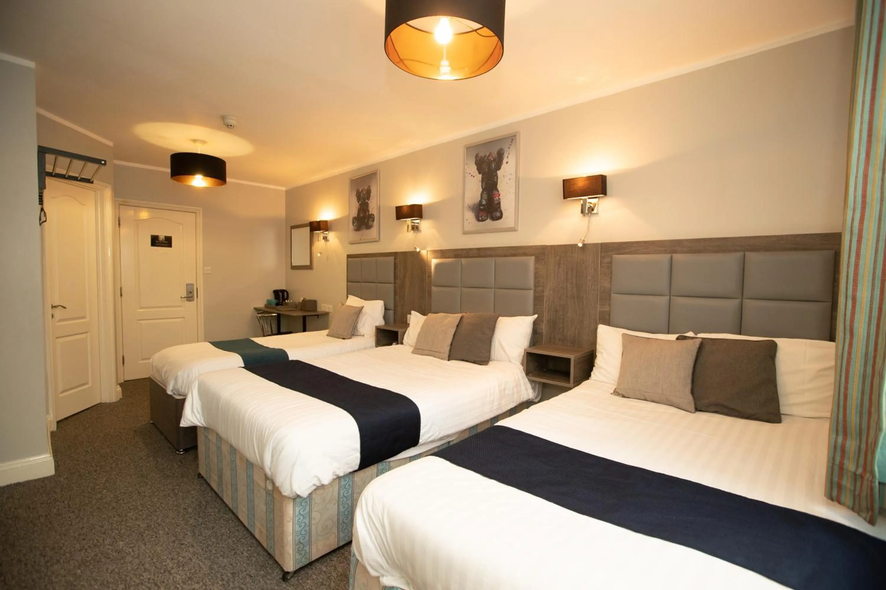 Photo of the whole room, Bed in Comfotel BLU