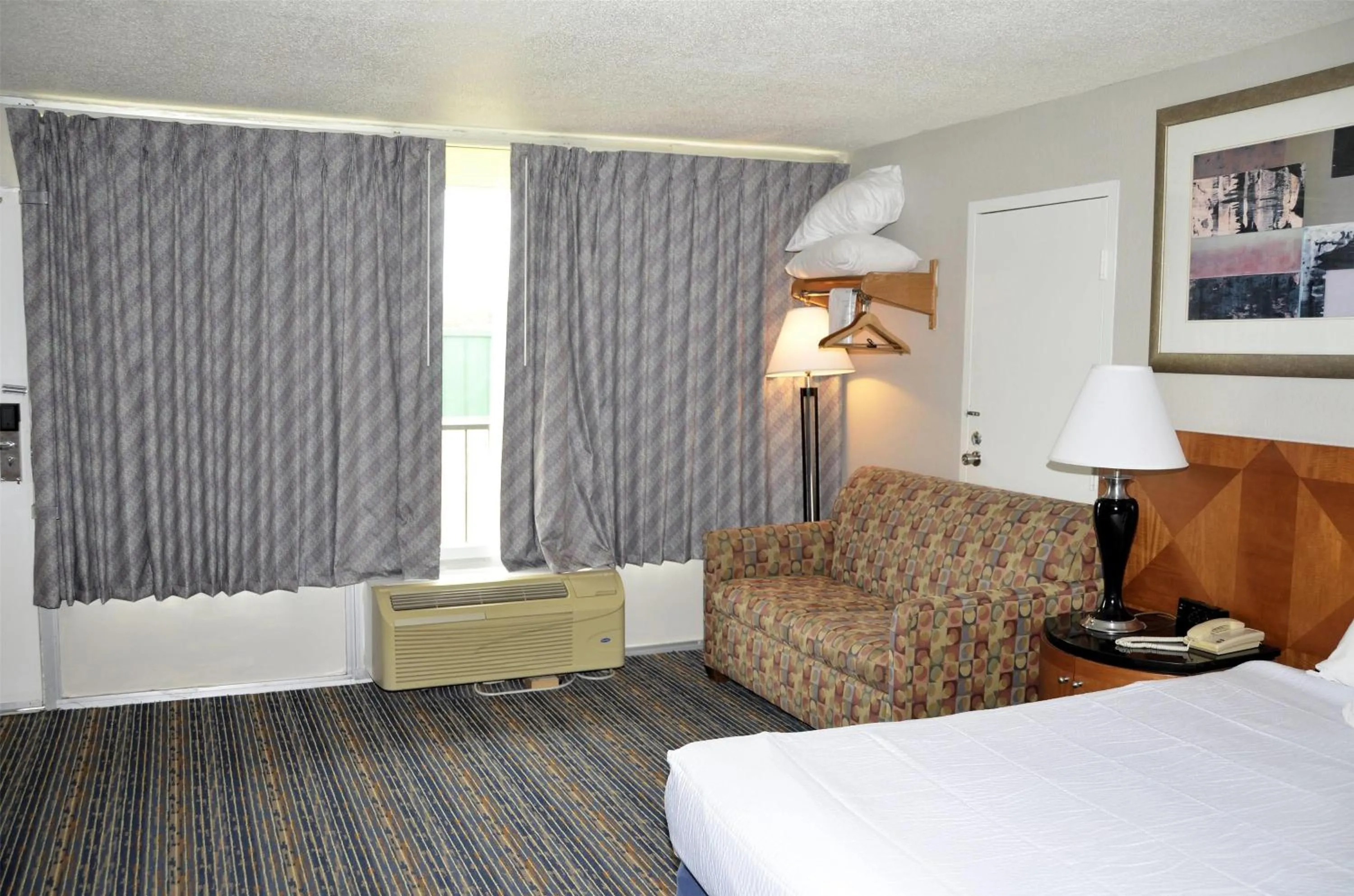 Photo of the whole room, Bed in Days Inn by Wyndham Luray Shenandoah