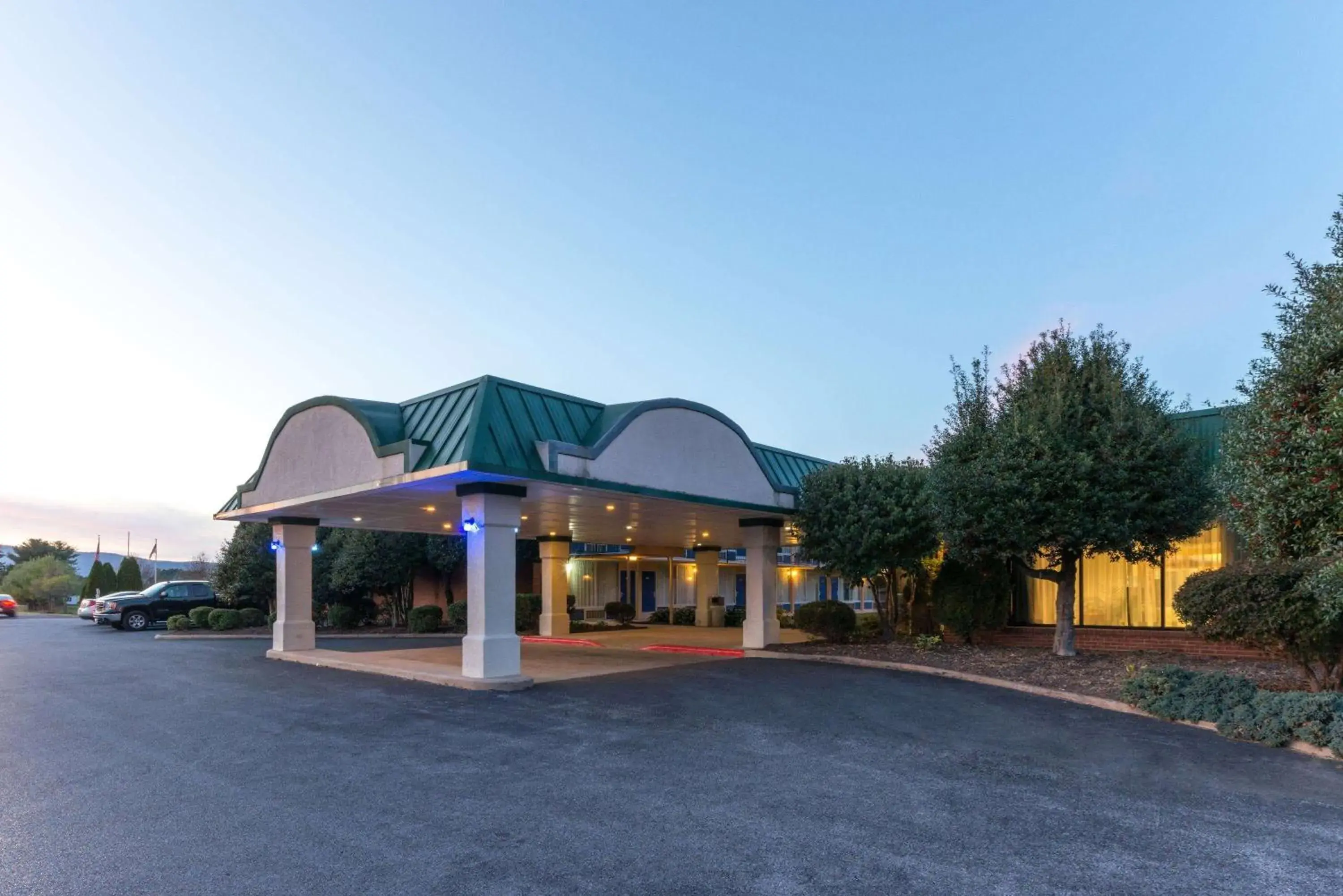 Property building in Days Inn by Wyndham Luray Shenandoah Property building in Days Inn by Wyndham Luray Shenandoah