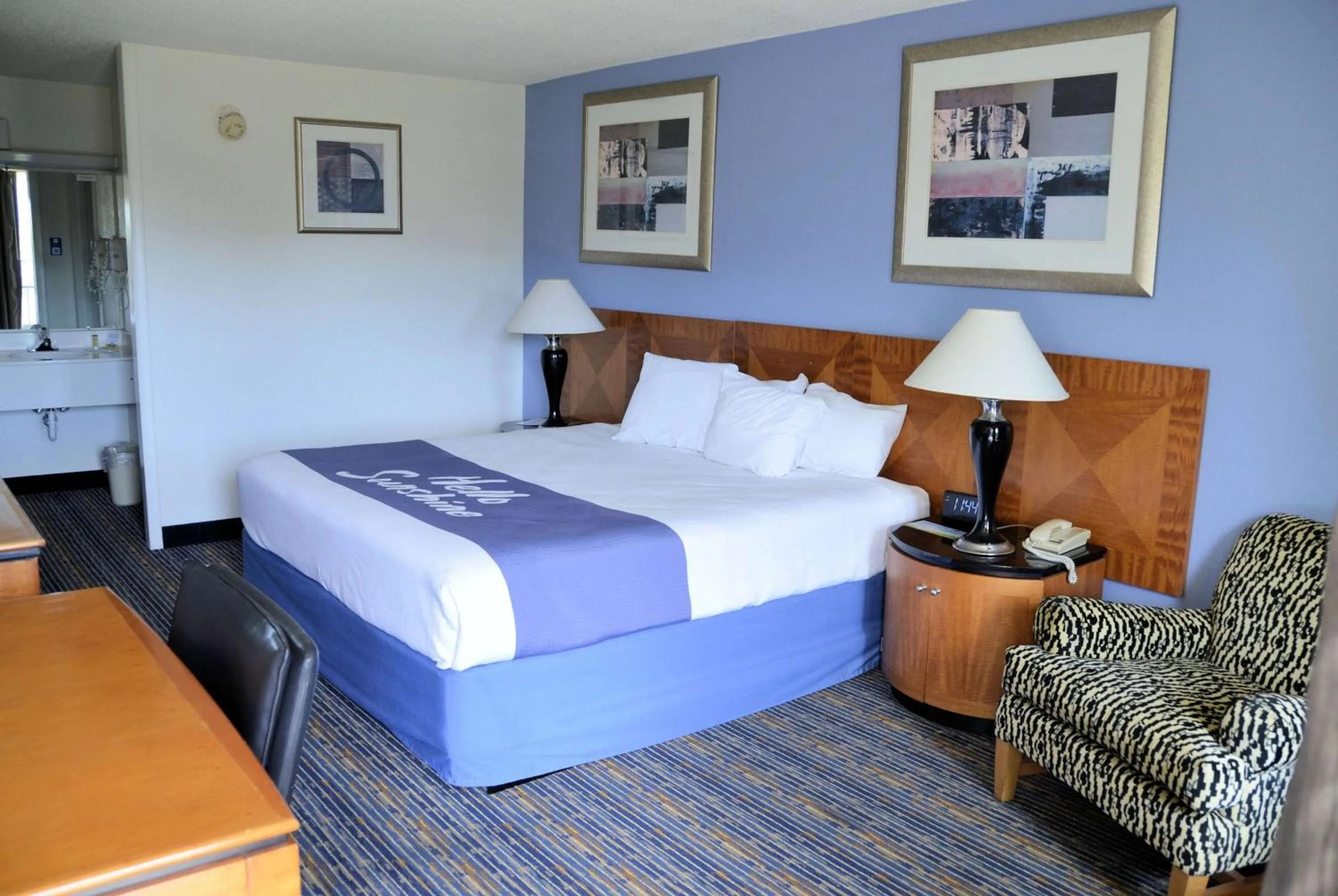 Photo of the whole room, Bed in Days Inn by Wyndham Luray Shenandoah