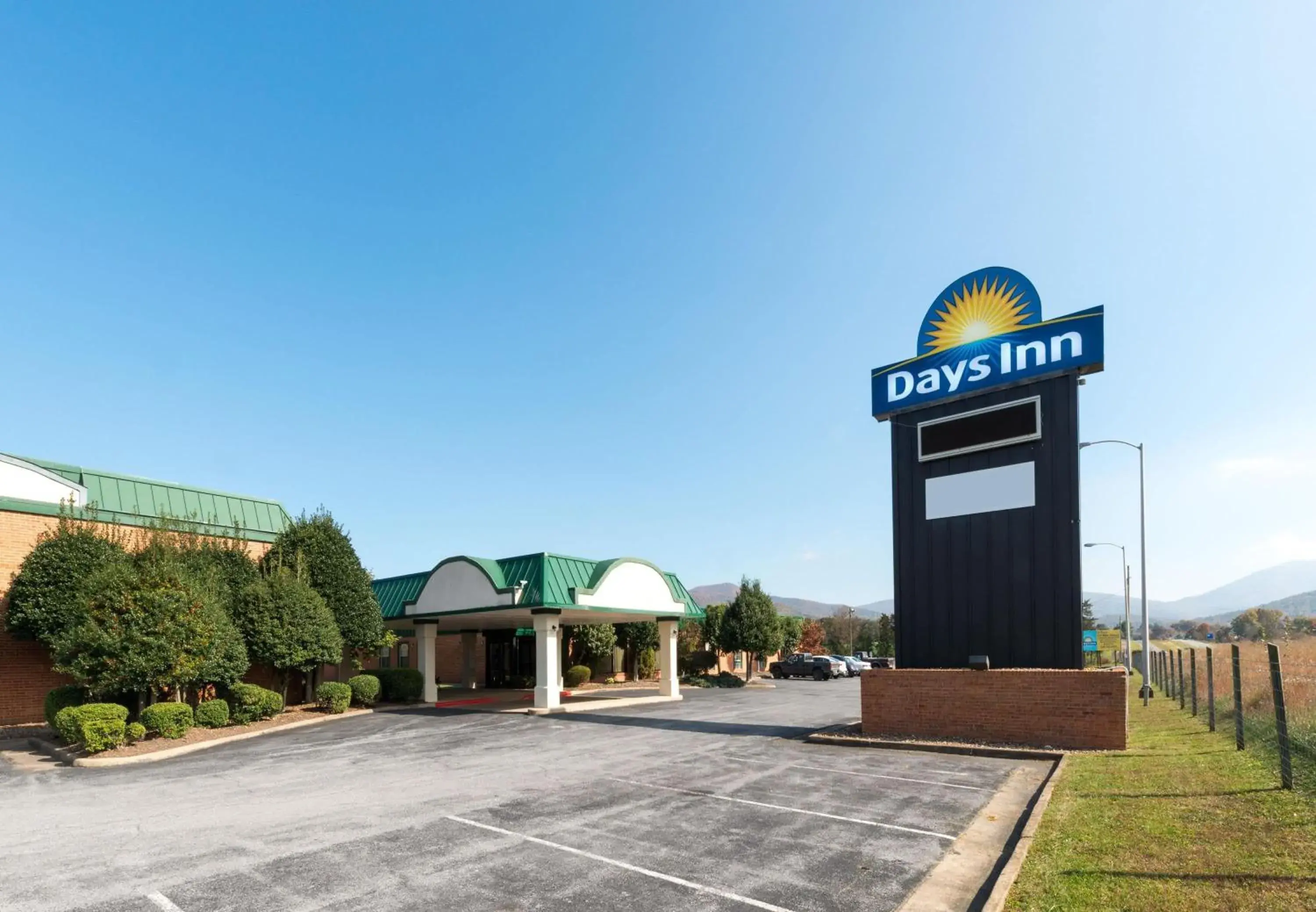 Property building in Days Inn by Wyndham Luray Shenandoah Property building in Days Inn by Wyndham Luray Shenandoah